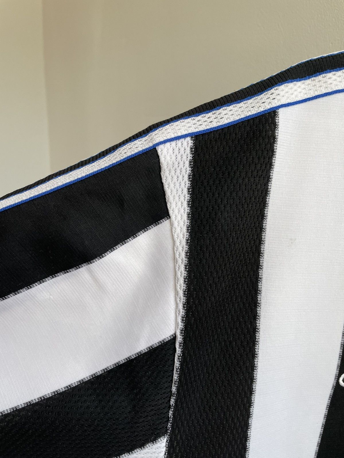 Adidas NEWCASTLE UNITED 1999 2000 HOME FOOTBAL SHIRT SOCCER JERSEY Size US XL / EU 56 / 4 - 10 Thumbnail