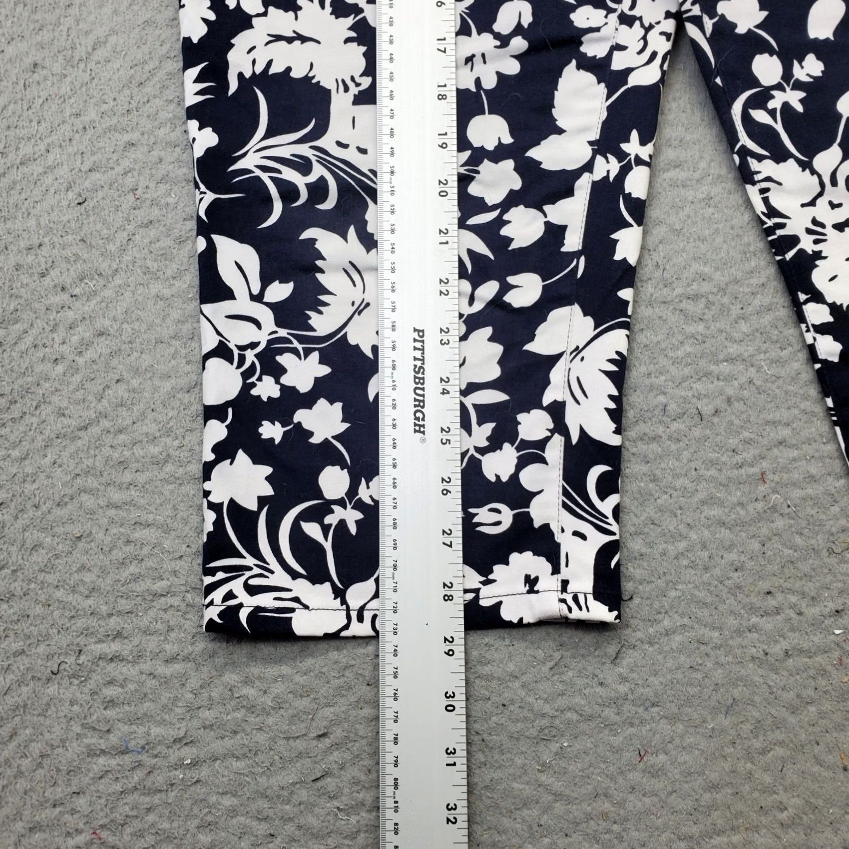 Chaps Chaps Womens 12P Multicolor Floral Outdoor Cropped Pants, Low Waist, Straight Leg, Cotton, Pockets, Petite, Summer, Spring, Women Size 34" / US 12 / IT 48 - 3 Thumbnail