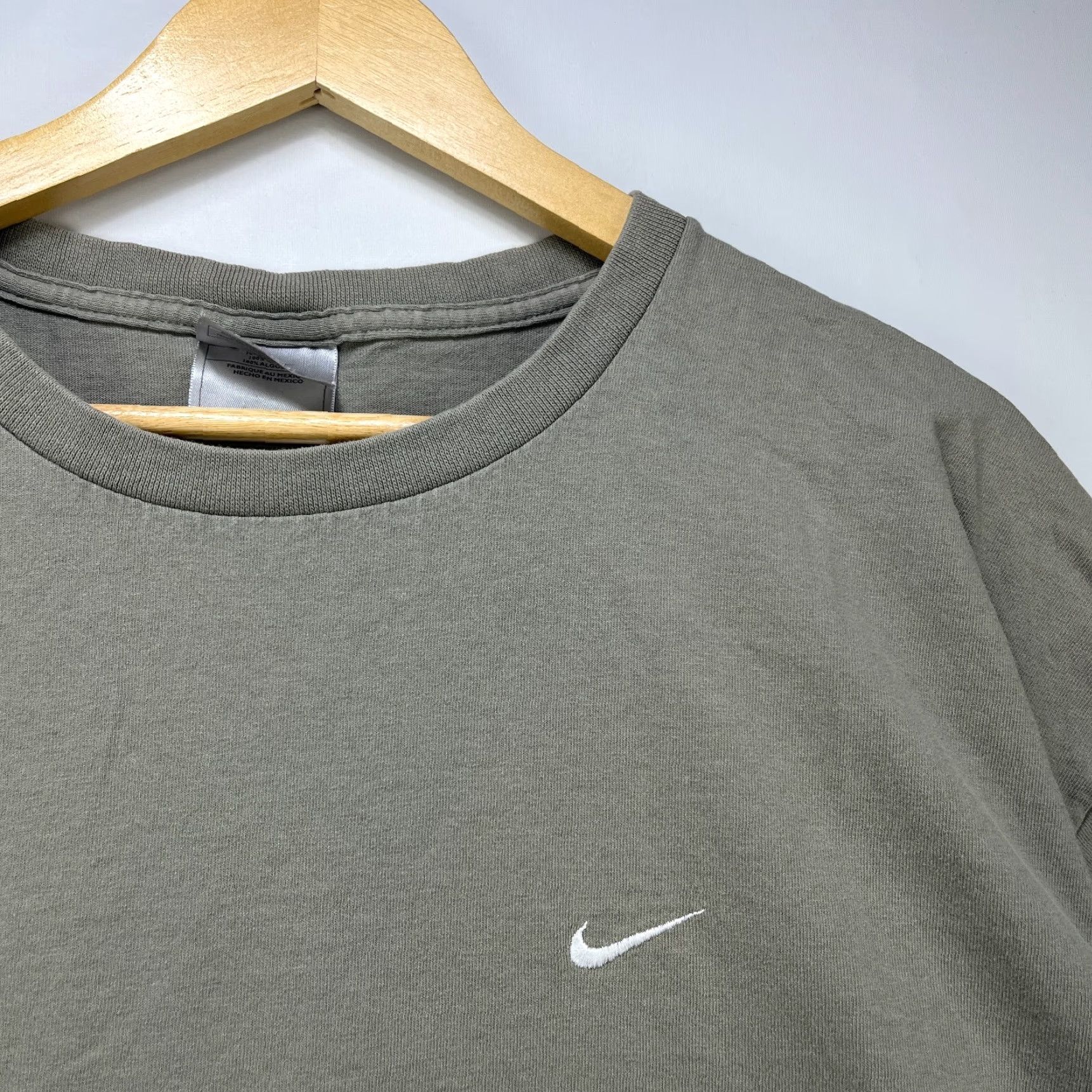 Nike VINTAGE Nike T-Shirt Beige XL Swoosh Embroidered Baggy MIN Size US XL / EU 56 / 4 - 3 Thumbnail