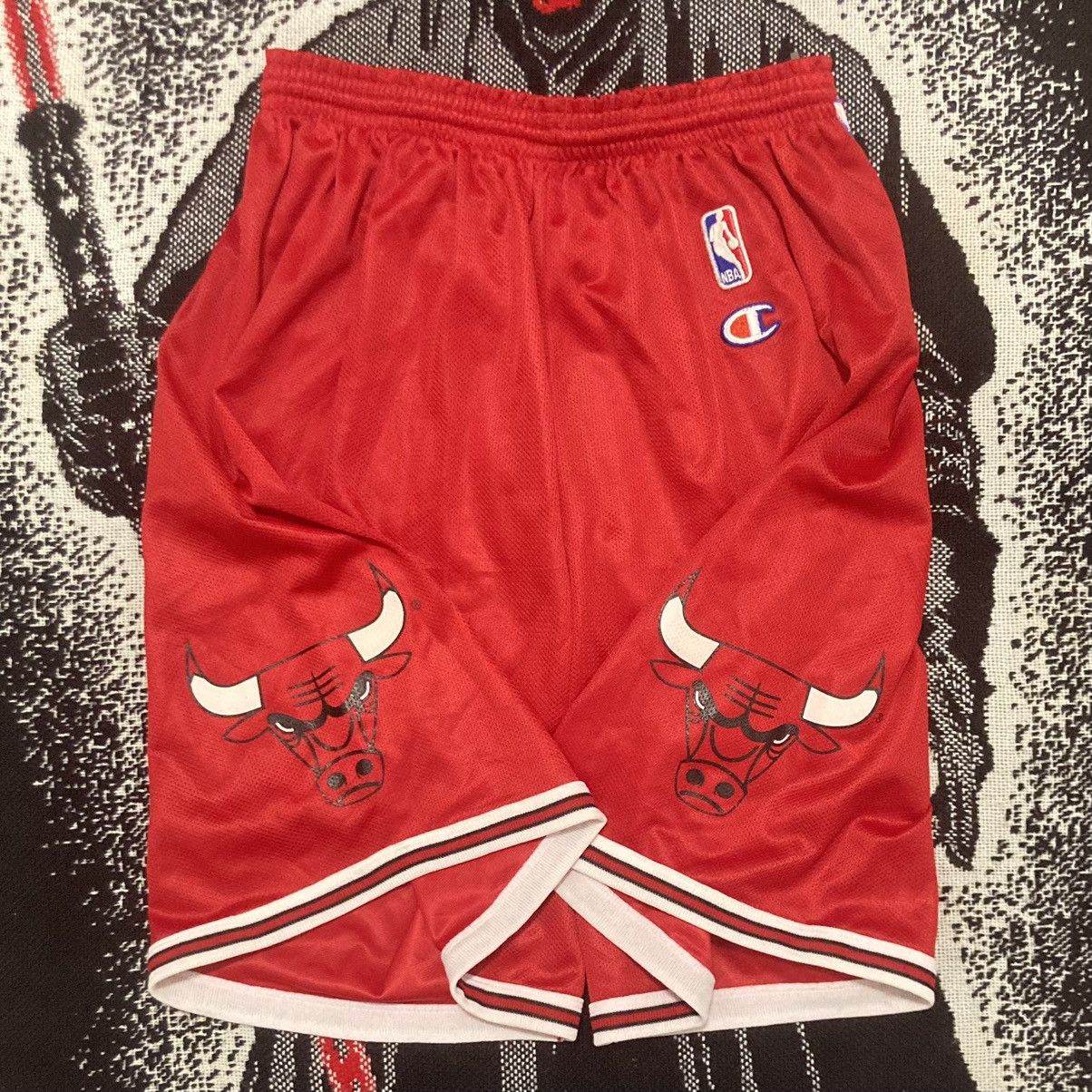Champion × NBA × Vintage Vintage 90s || Chicago Bulls || NBA Shorts || Champion Size US 34 / EU 50 - 2 Thumbnail
