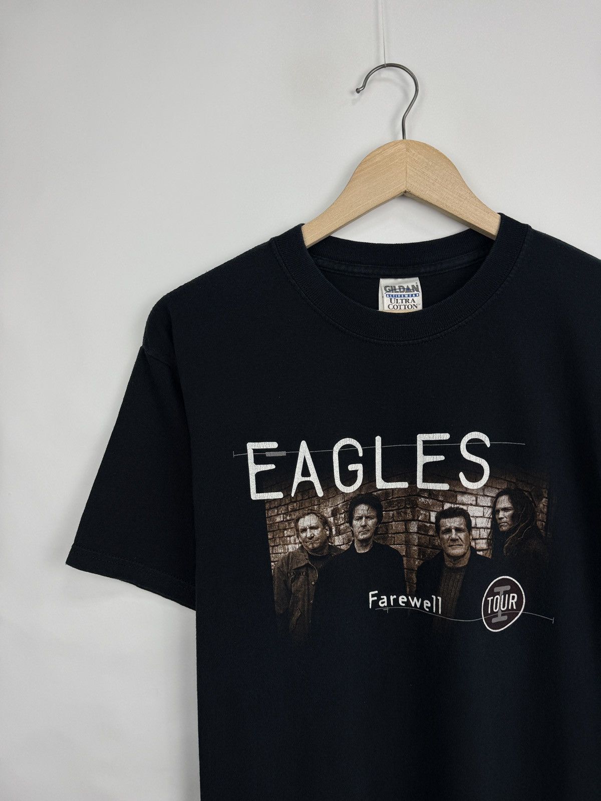 Gildan 🇺🇸 Vintage 2006 Eagles Farewell Tour T-Shirt Country Rock Size US M / EU 48-50 / 2 - 4 Thumbnail