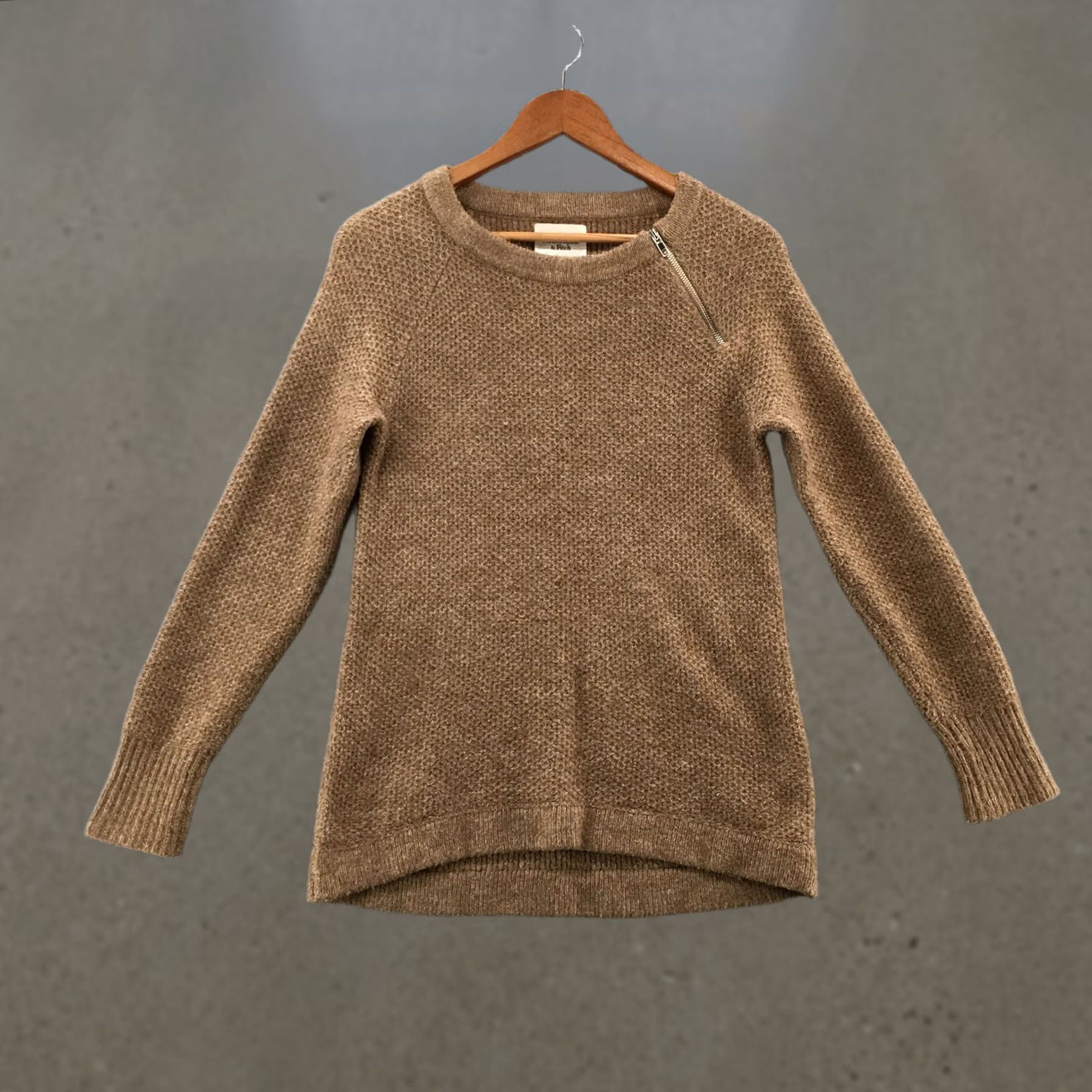Abercrombie & Fitch Abercrombie & Fitch Pullover Sweater Womens S Brown Round Neck Long Sleeve Knit Size S / US 4 / IT 40 - 1 Thumbnail