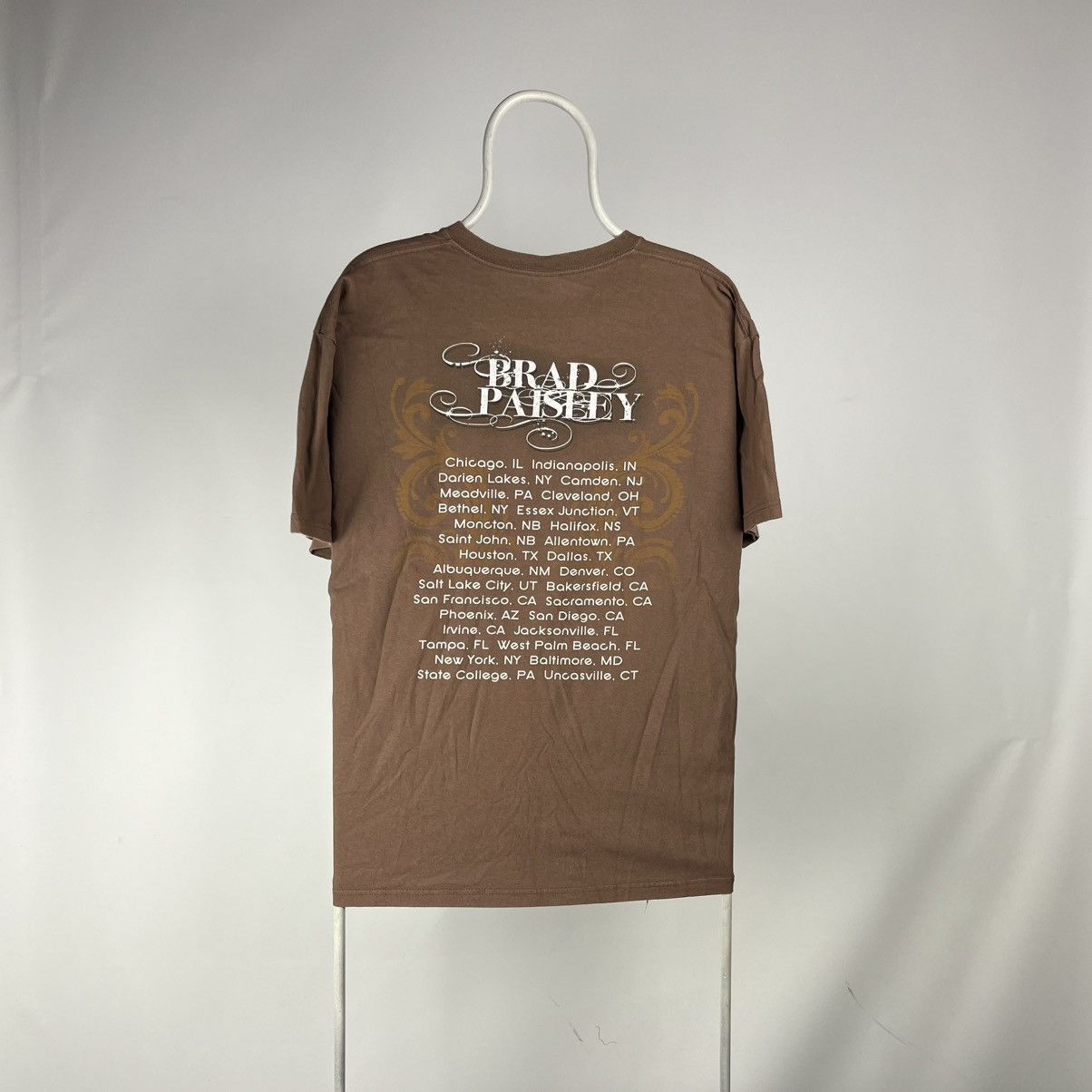 Band Tees VINTAGE Brad Paisley Tour T Shirt Music Country Concert Size US XL / EU 56 / 4 - 2 Thumbnail