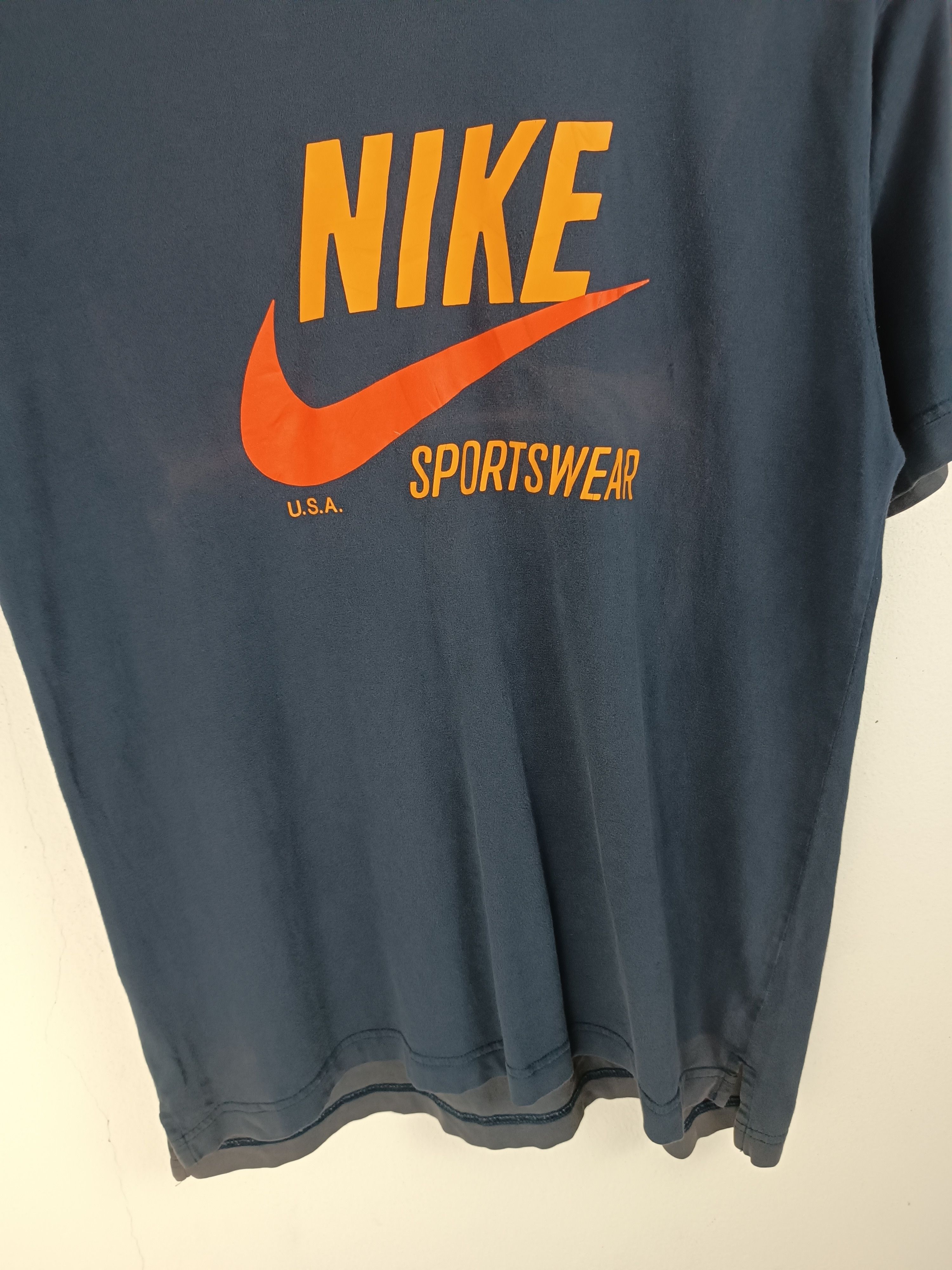 Nike THRASHED FADED VINTAGE Y2K NIKE SPORTSWEAR TEE BIG LOGO Size US M / EU 48-50 / 2 - 6 Thumbnail
