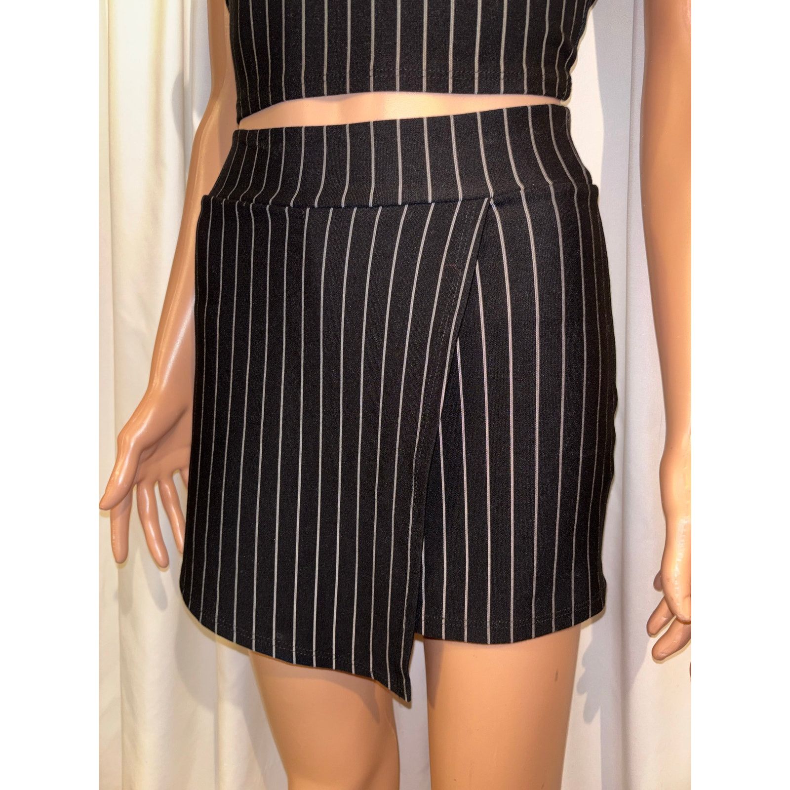 The Unbranded Brand Luv Liz 2 Piece Pinstripe Outfit Size Small Size S / US 4 / IT 40 - 4 Thumbnail