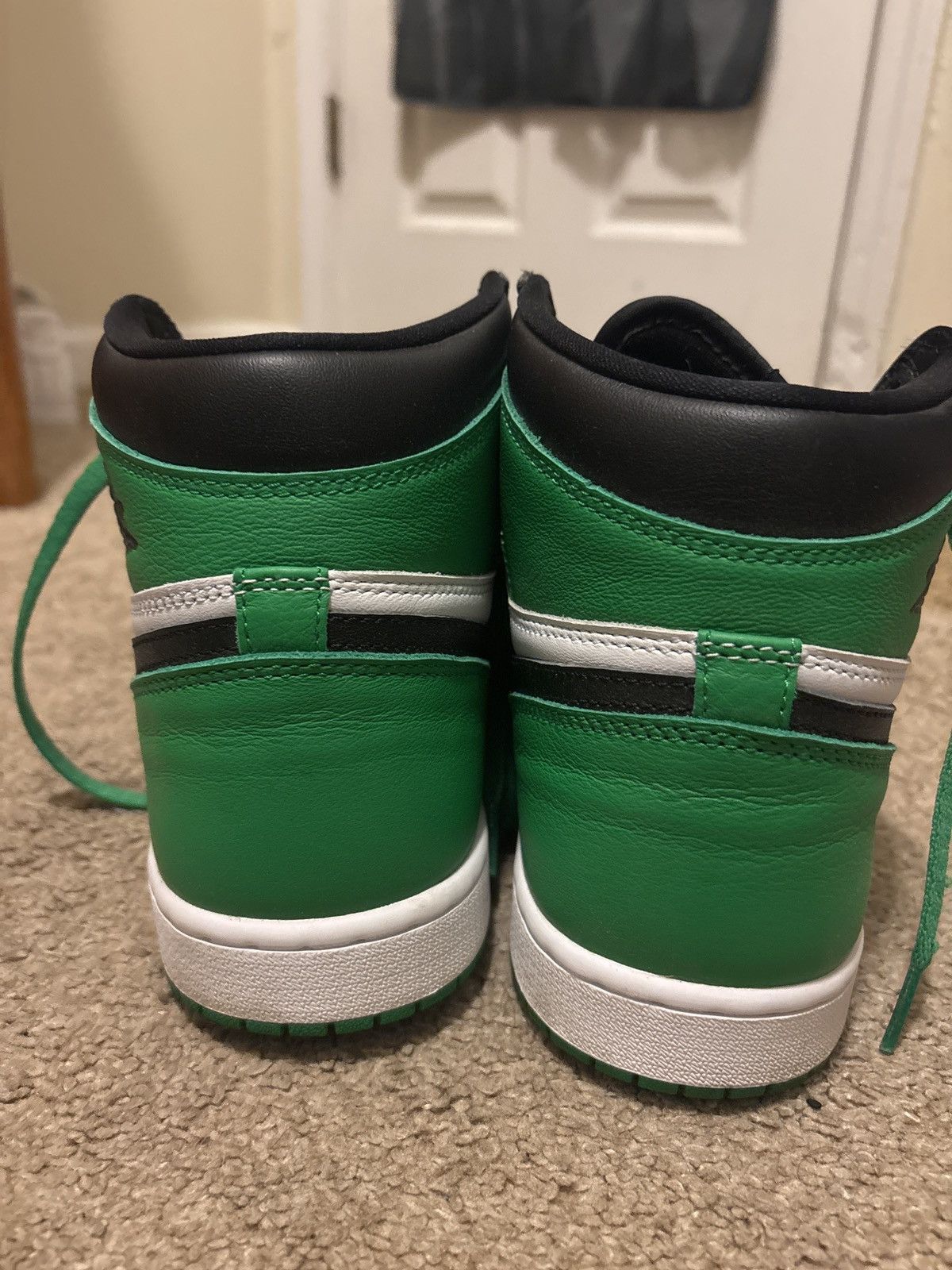 Jordan Brand Jordan 1 Lucky Green Size US 11 / EU 44 - 1 Thumbnail