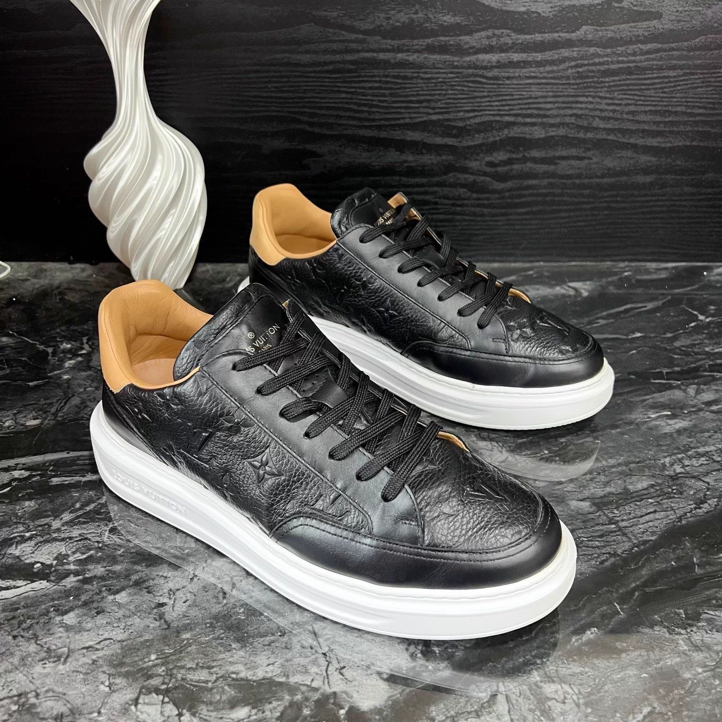 Louis Vuitton 1167 mint black & white embossed platform 42 shoes Size US 9 / EU 42 - 3 Thumbnail