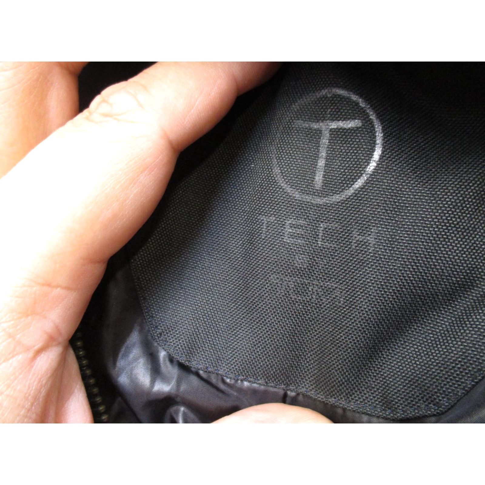 Tumi Tumi Coat Mens M Wool Black Quilted Lining Insulated Zip Pockets Tech Jacket Wool-Blend Pattern: Solid EST 1930s? (Oops) Size US M / EU 48-50 / 2 - 3 Thumbnail