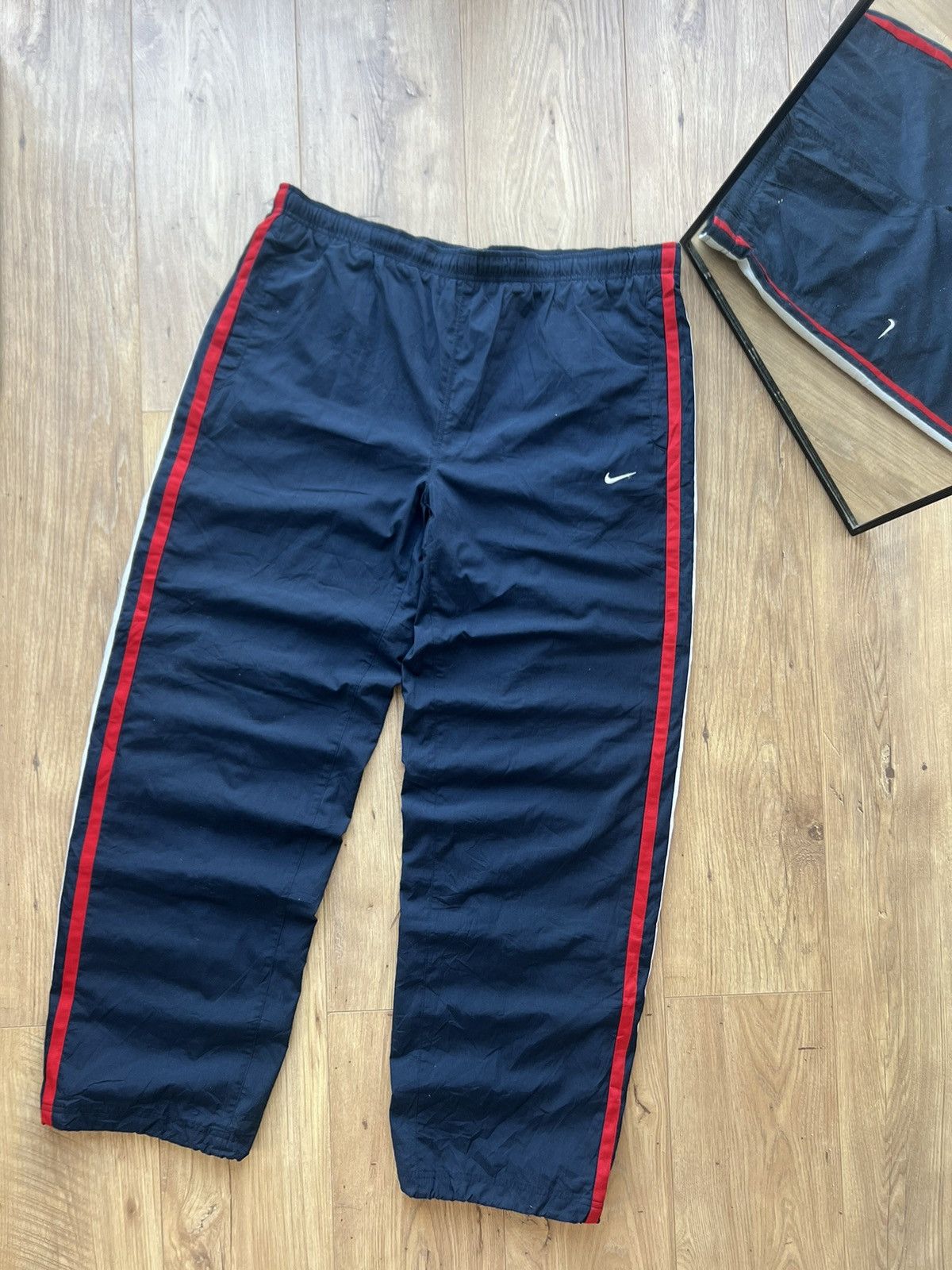 Nike 00’s NIKE BAGGY Y2K SWOOSH LOGO TRACK PANTS VINTAGE Size US 36 / EU 52 - 1 Thumbnail