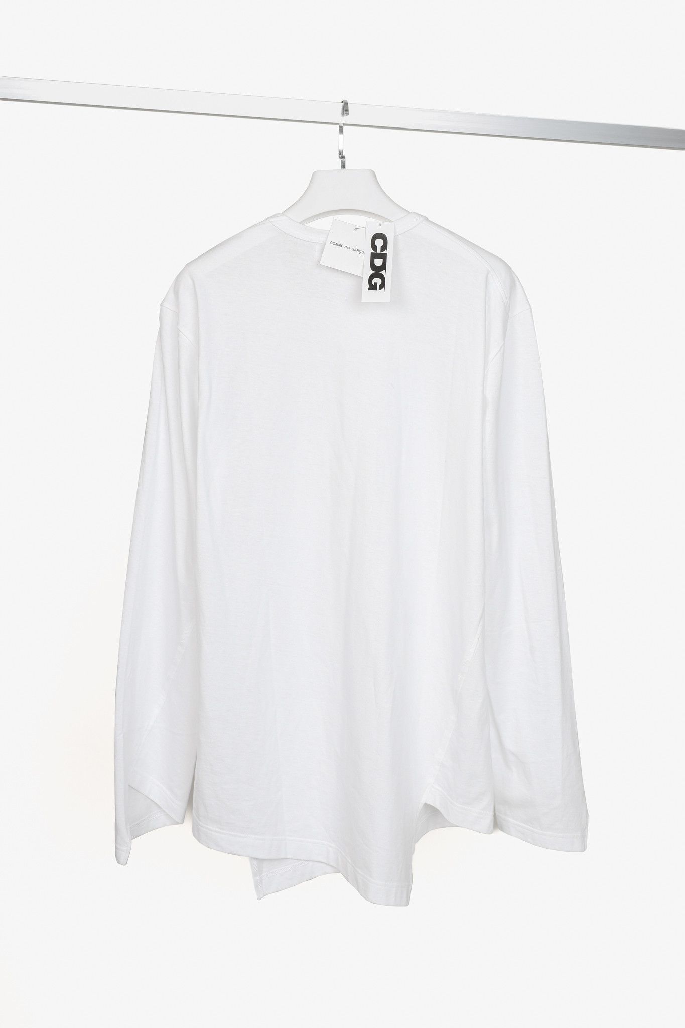 Comme des Garcons Comme Des Garçons CDG Logo Asymmetric Long Sleeve T-Shirt Size US XL / EU 56 / 4 - 2 Thumbnail