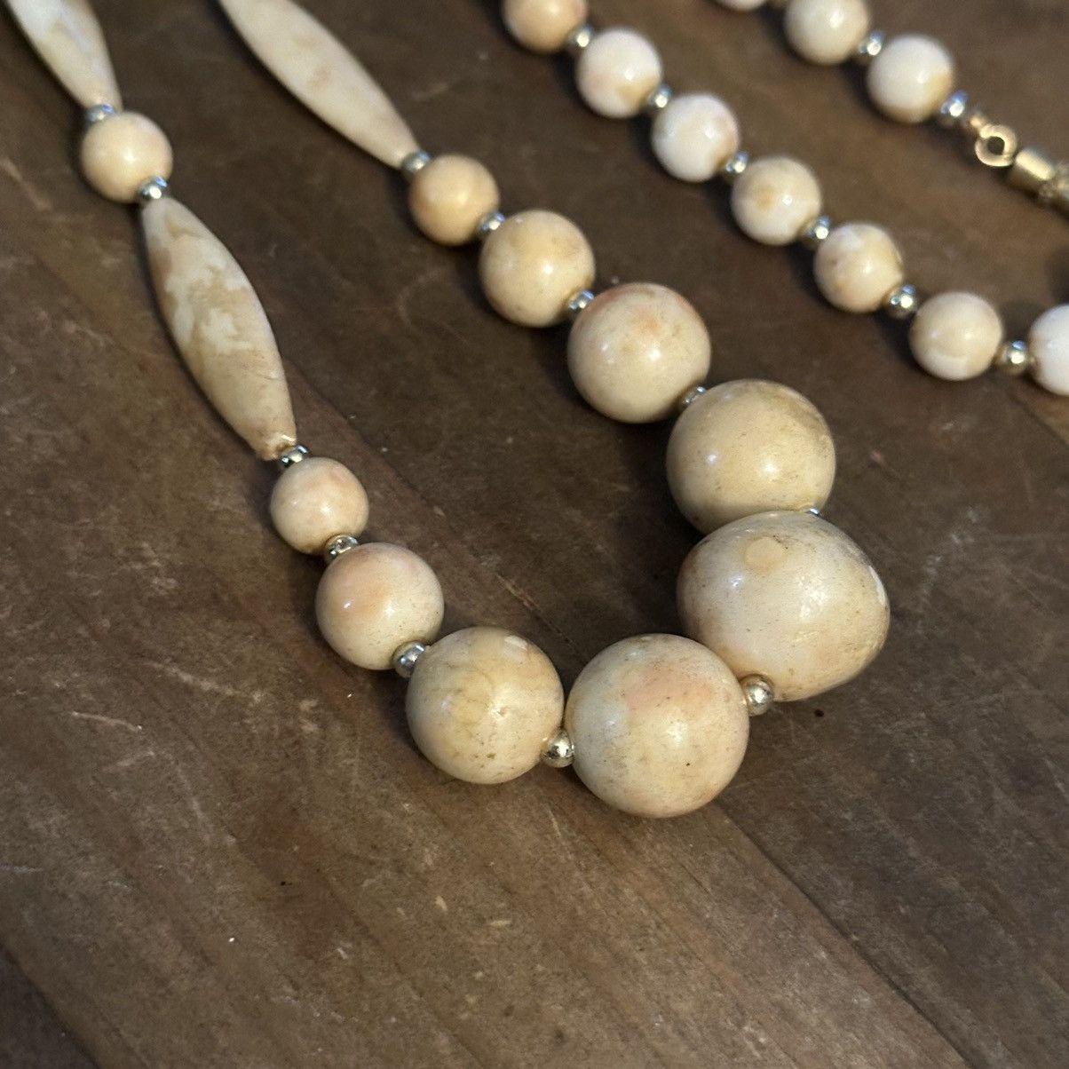 Vintage Vintage marbled cream lucite bead necklace Size ONE SIZE - 3 Thumbnail