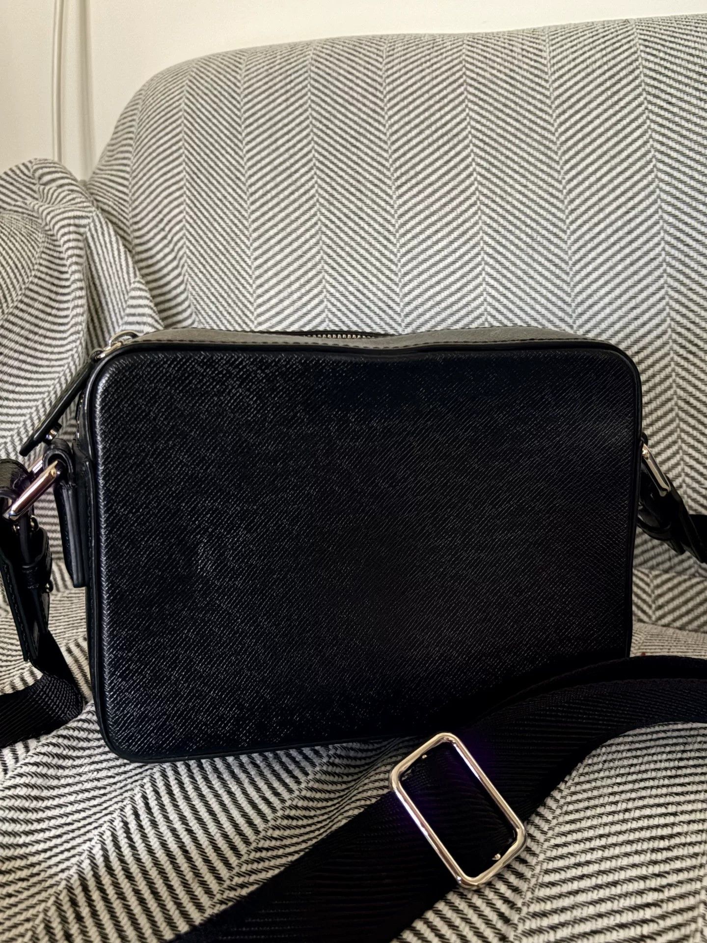 Vivienne Westwood Vivienne Westwood Black Leather Camera Bag. Size ONE SIZE - 9 Thumbnail