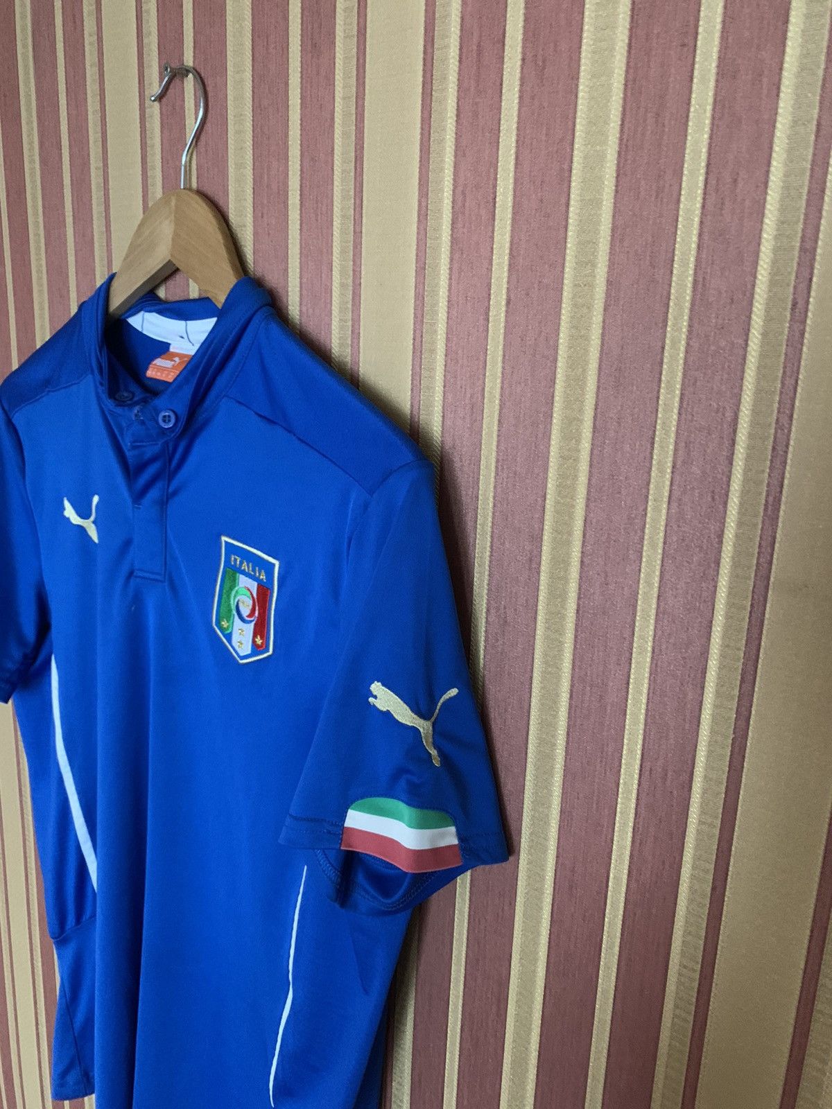 Puma ITALY NATIONAL TEAM 2014/2015/2016 HOME FOOTBALL SHIRT PUMA Size US M / EU 48-50 / 2 - 5 Thumbnail