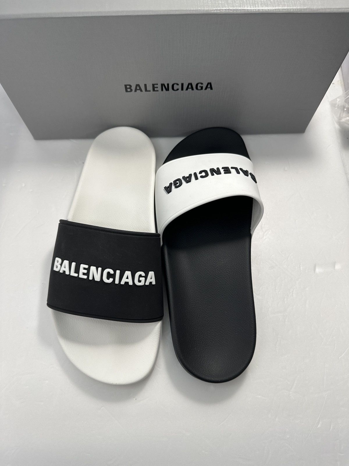Balenciaga Balenciaga Men's Logo Mismatched Slide Sandal Size 8 Size US 8 / EU 41 - 15 Thumbnail