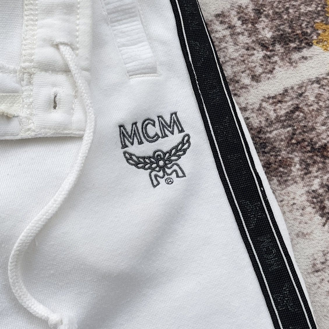 MCM MCM LOGO EMBROIDERED SIDE STRIPE SWEATPANTS Size US 44 / EU 60 - 4 Thumbnail