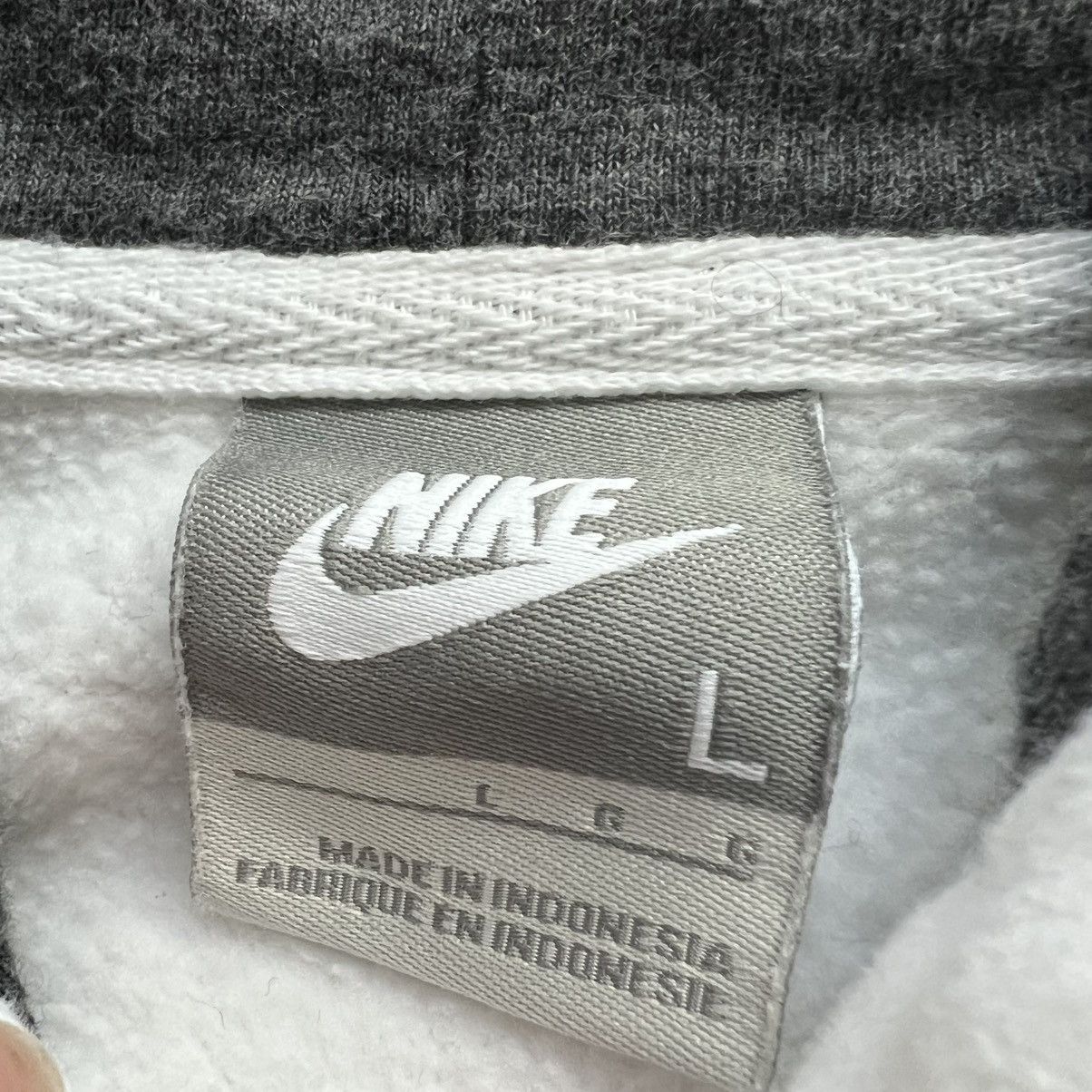Nike Vintage Y2K Nike White Sportswear Sweatshirt Hoodie Men’s L Size US L / EU 52-54 / 3 - 3 Thumbnail