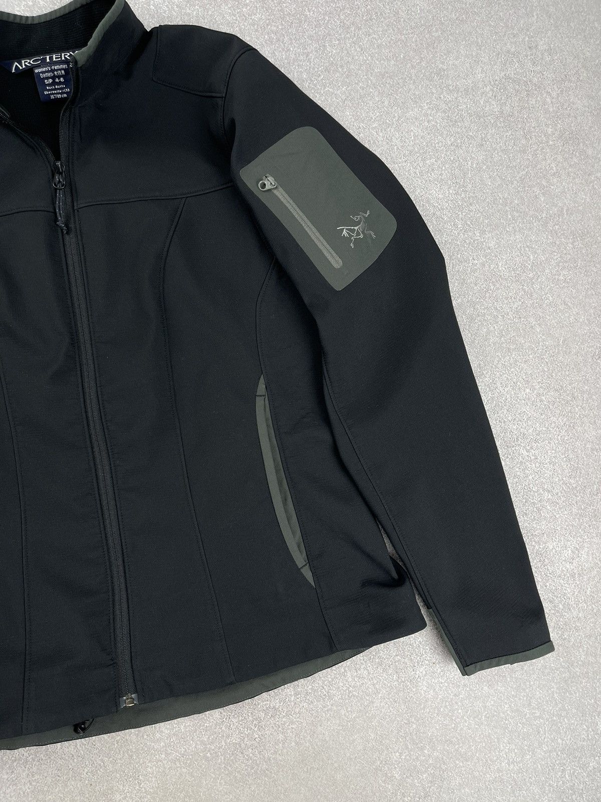 Arc'teryx Vintage Arcteryx Softshell Jacket Women’s Size S / US 4 / IT 40 - 4 Thumbnail