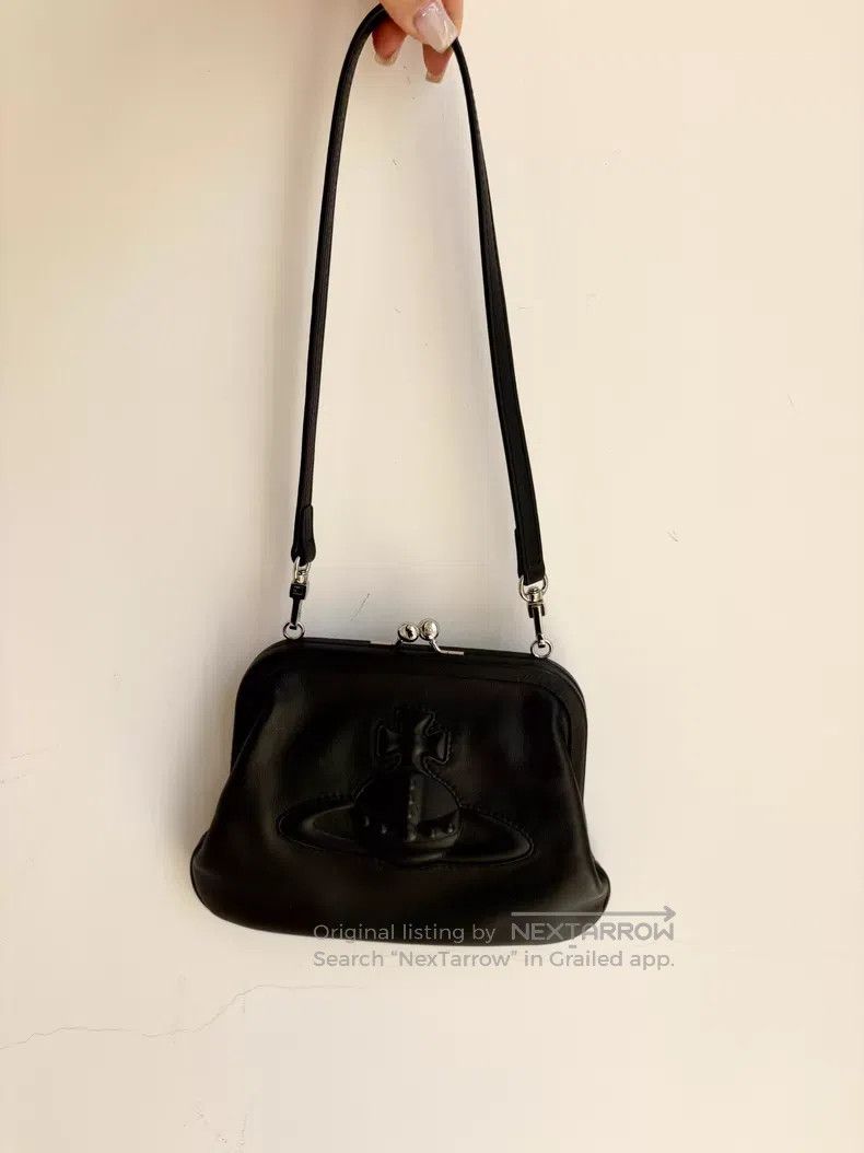 Vivienne Westwood Vivienne Westwood size OS Embossed large Saturn clasp singl Size ONE SIZE - 2 Thumbnail