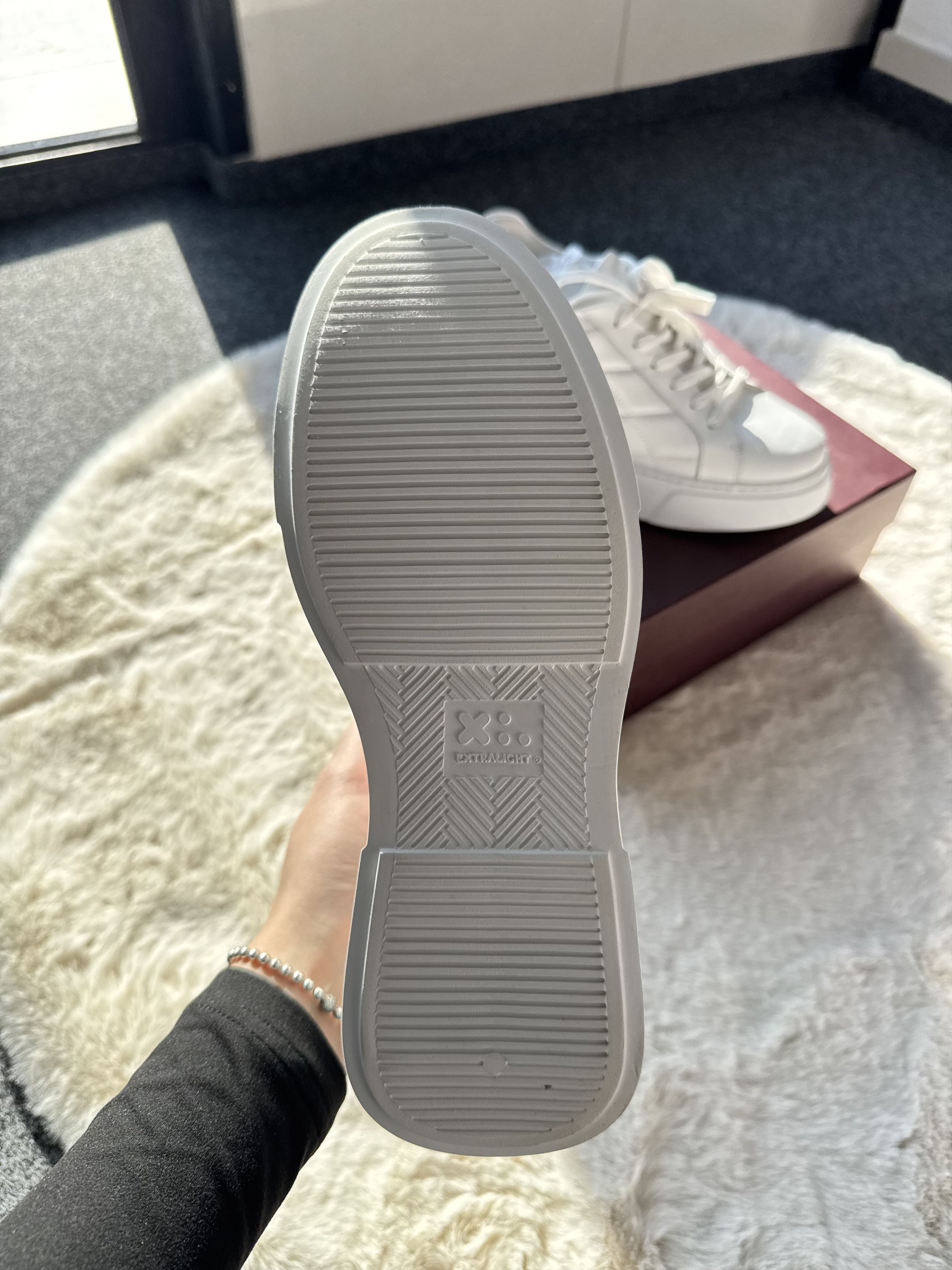 Aigner Aiger Elaine 13 Women's Low Sneakers White 39 Size US 9 / IT 39 - 10 Thumbnail
