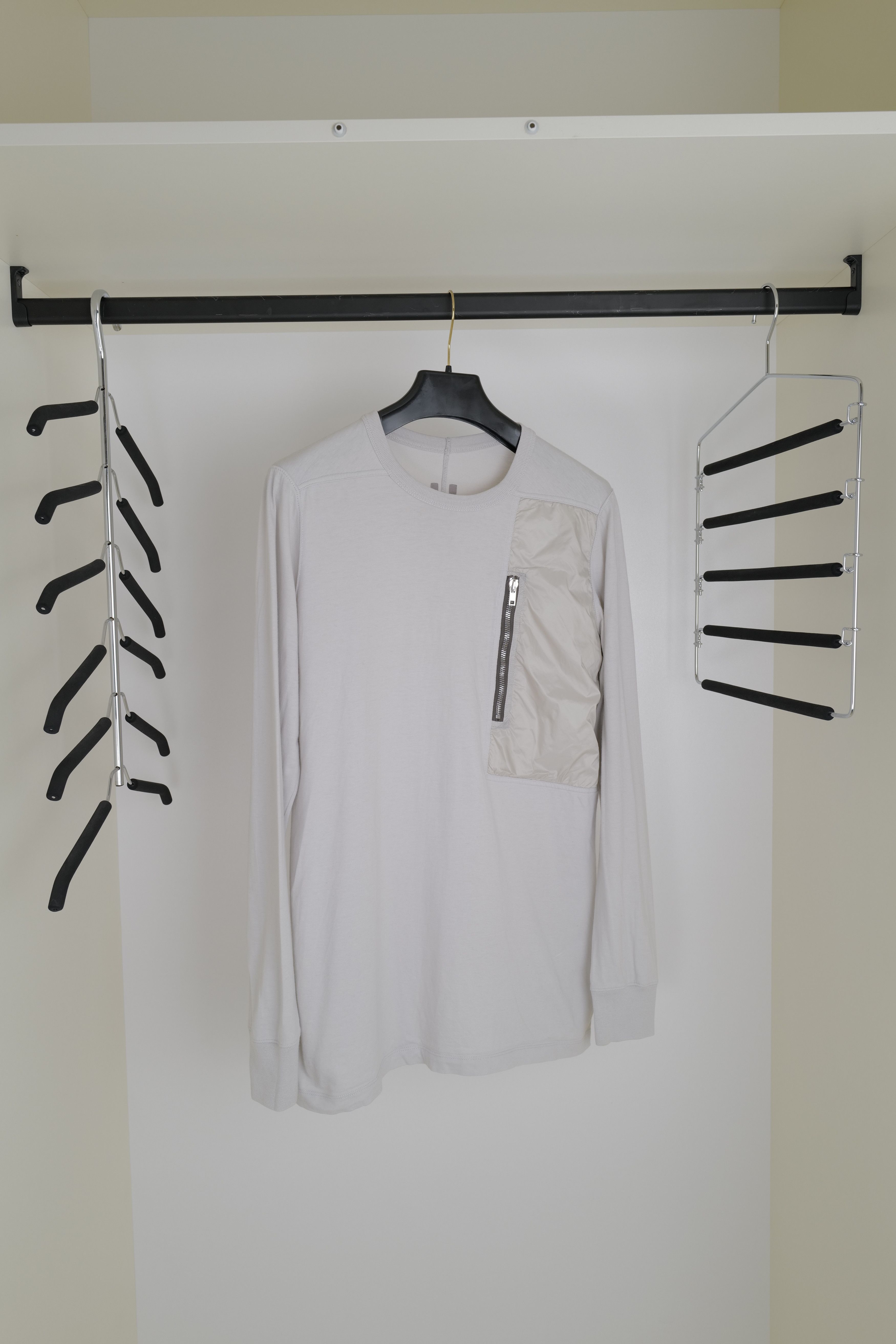 Rick Owens RICK OWENS LONG SLEEVE ZIP POCKET T-SHIRT OYSTER IN OYSTER Size US M / EU 48-50 / 2 - 2 Thumbnail