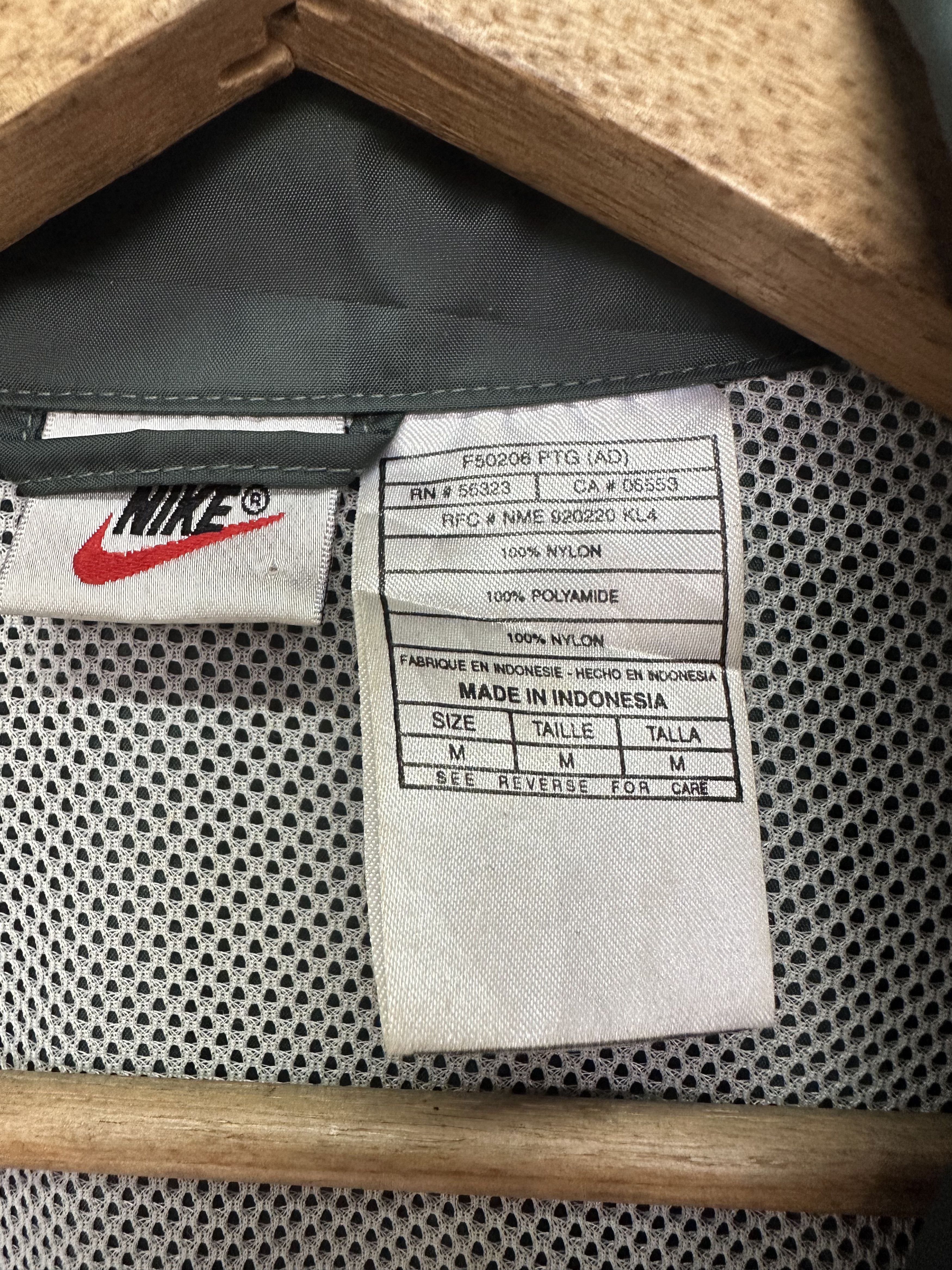 Nike Vintage 90s Nike Windbreaker SpellOut Light Jacket Size US L / EU 52-54 / 3 - 8 Thumbnail
