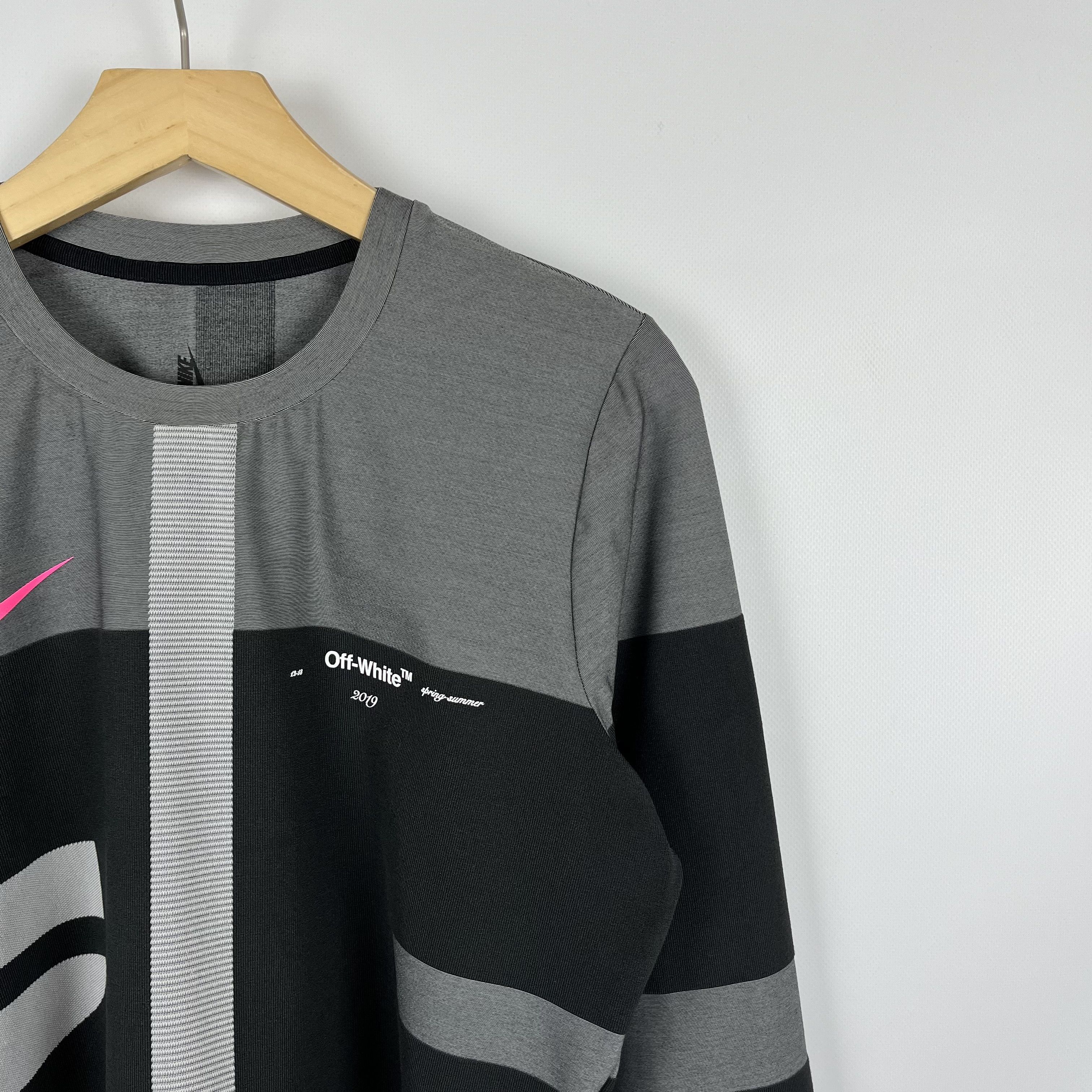 Nike × Off-White Nike X Off White Big Logo Easy Run Top Size XL / US 12-14 / IT 48-50 - 14 Thumbnail
