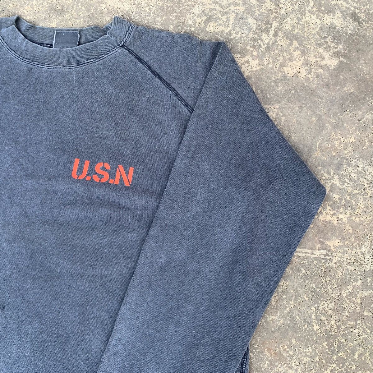 Avirex Vintage 90s Faded Avirex USN Sweatshirt Size US L / EU 52-54 / 3 - 5 Thumbnail