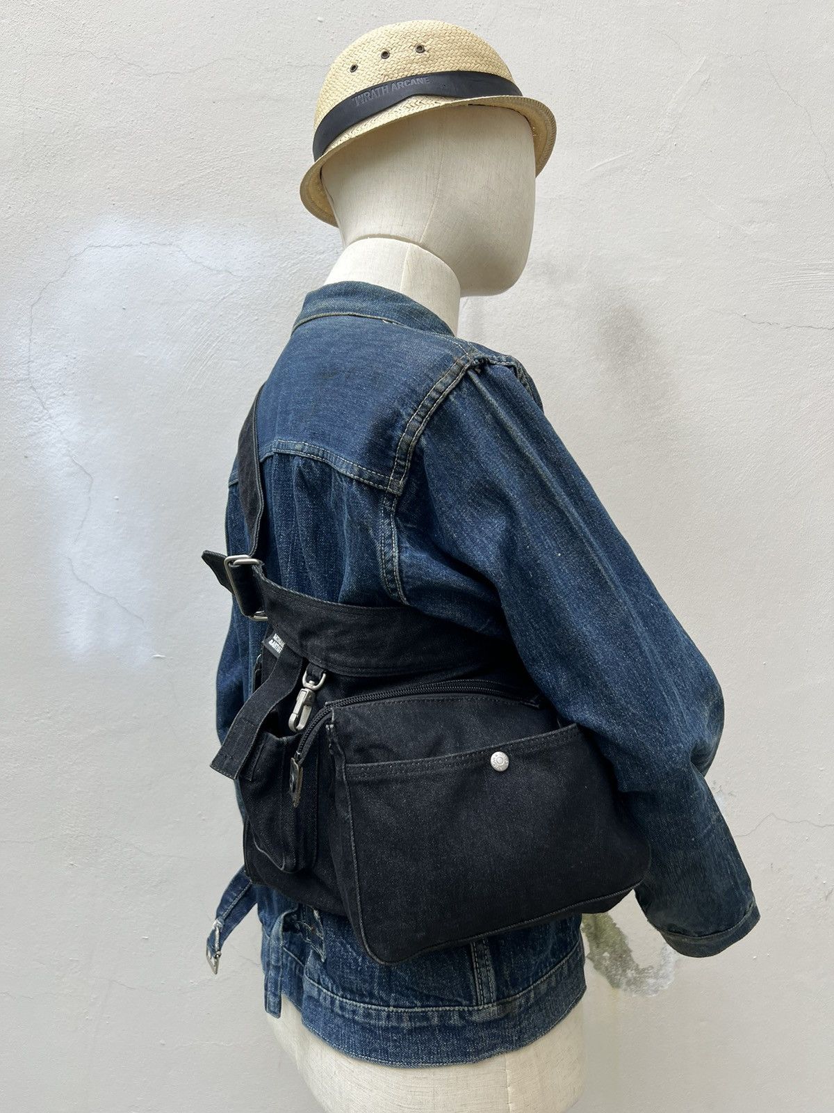 Designer Artisan & Artist Japan Denim Chest bag Size ONE SIZE - 4 Thumbnail