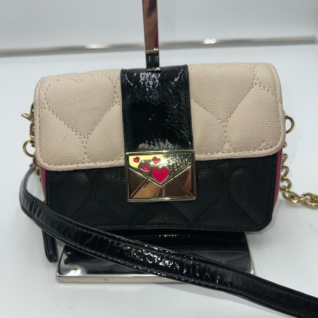 Betsey Johnson Betsey Johnson Heart Quilted Love Letter Cross Body Bag Clut Size ONE SIZE - 7 Thumbnail