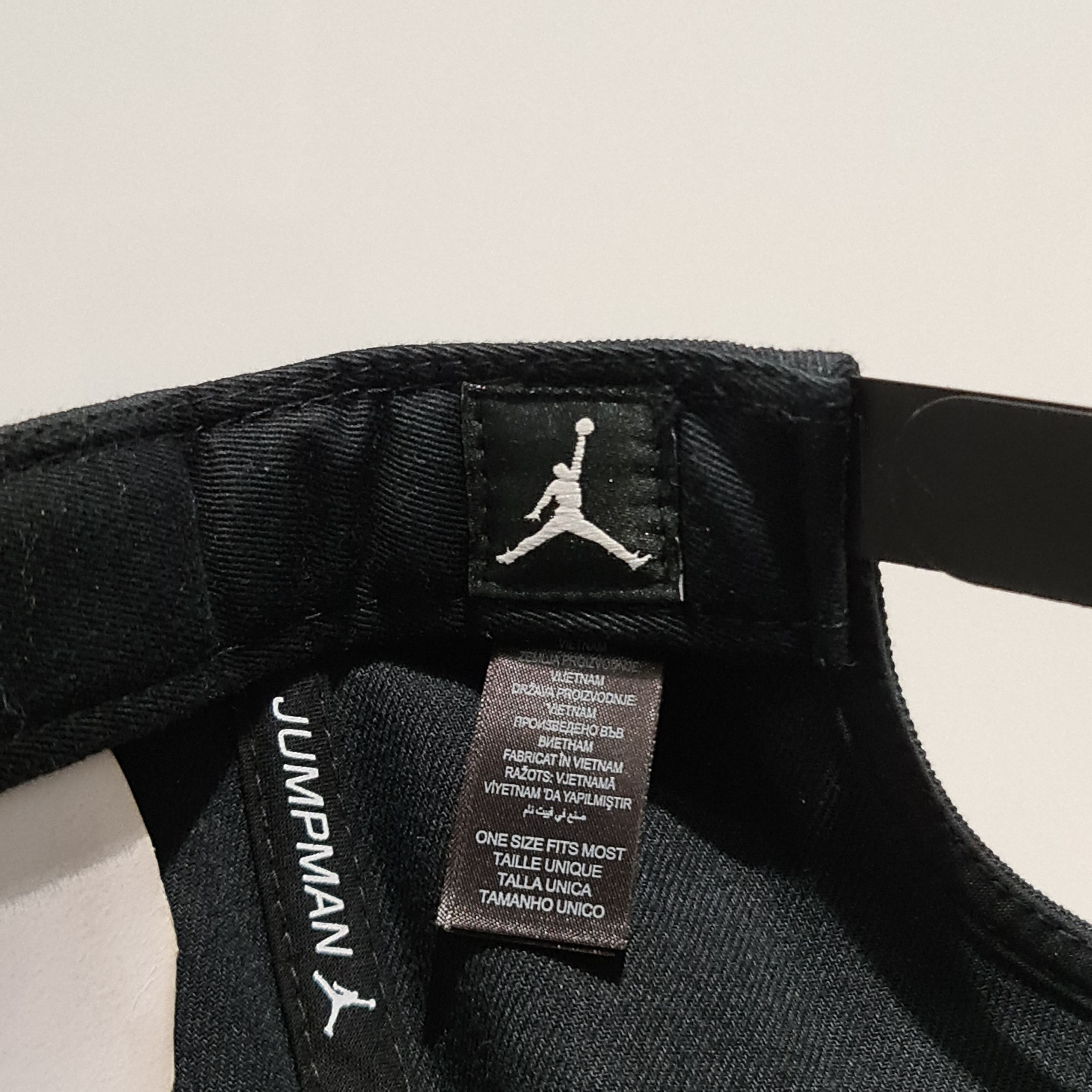 Jordan Brand Jordan Cap Snapback 'Banned' Triple Black Size ONE SIZE - 8 Thumbnail