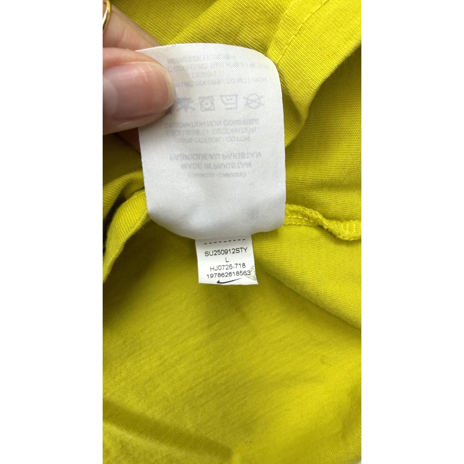 Nike Nike Shirt Mens Large Volt Yellow The Nike Tee Air Patch Back Graphic HJ076-718 Size US L / EU 52-54 / 3 - 5 Thumbnail