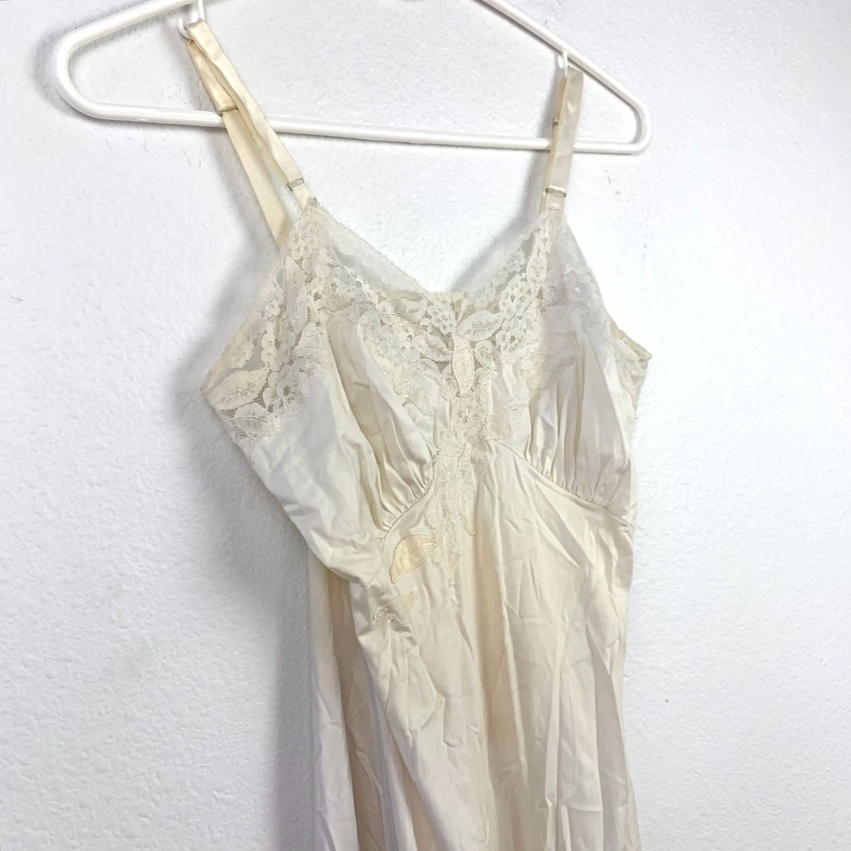 Vintage VINTAGE ShadowLine White Nylon Lace Nightgown Shirt ShadowLine Womens 32 White 1960s Eveningwear Size ONE SIZE - 2 Thumbnail