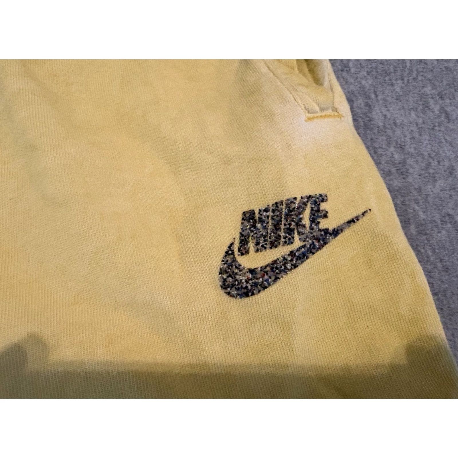 Nike Nike Sweat Shorts Mens L Yellow Casual Activewear Drawstring Cotton Solid Weekend Size US 33 - 2 Thumbnail