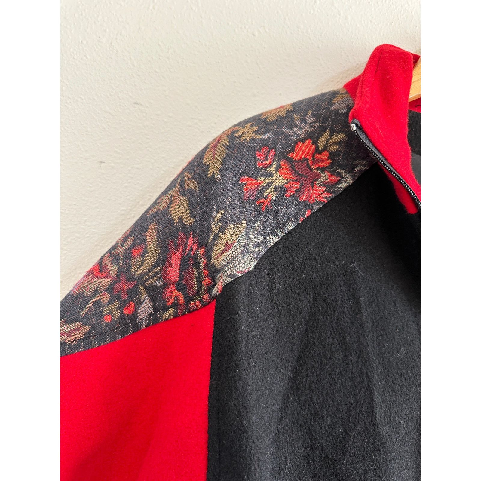 Vintage 80’s Black & Red Tapestry Wool Coat Size XL / US 12-14 / IT 48-50 - 6 Thumbnail