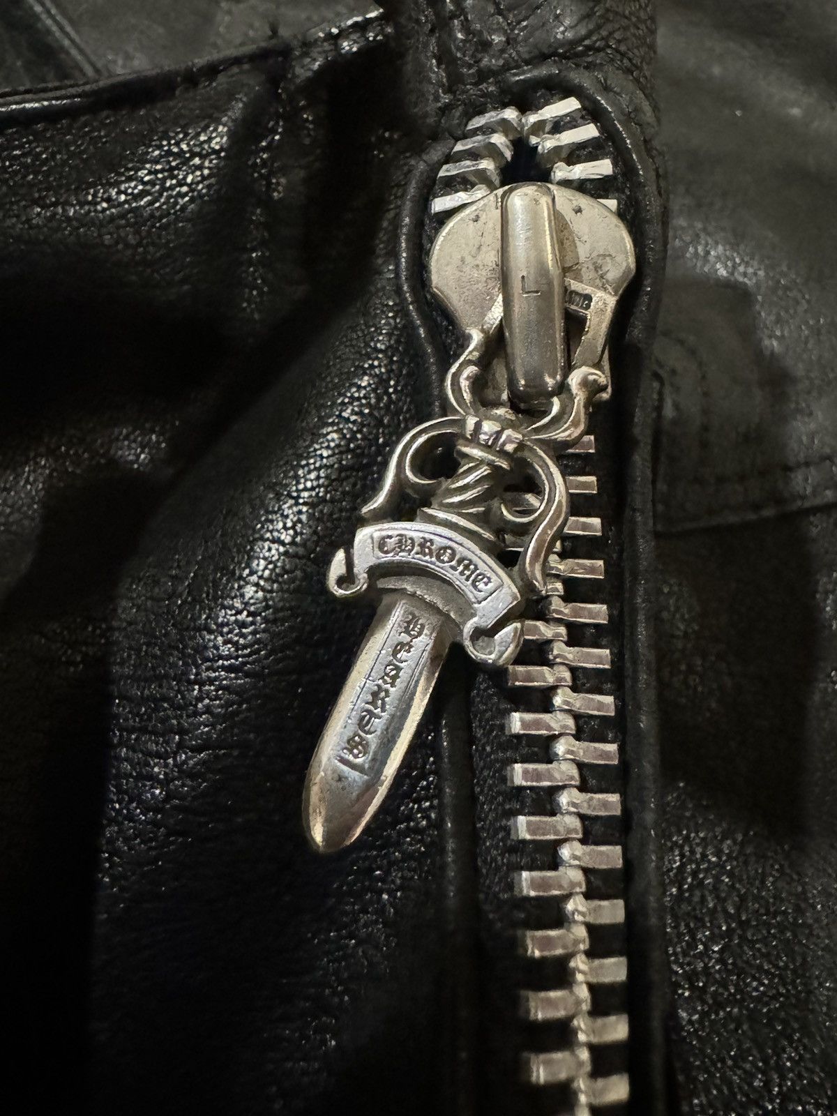Chrome Hearts Chrome Hearts Fleur Gunslinger Cracked Leather Shoulder Bag Size ONE SIZE - 7 Thumbnail
