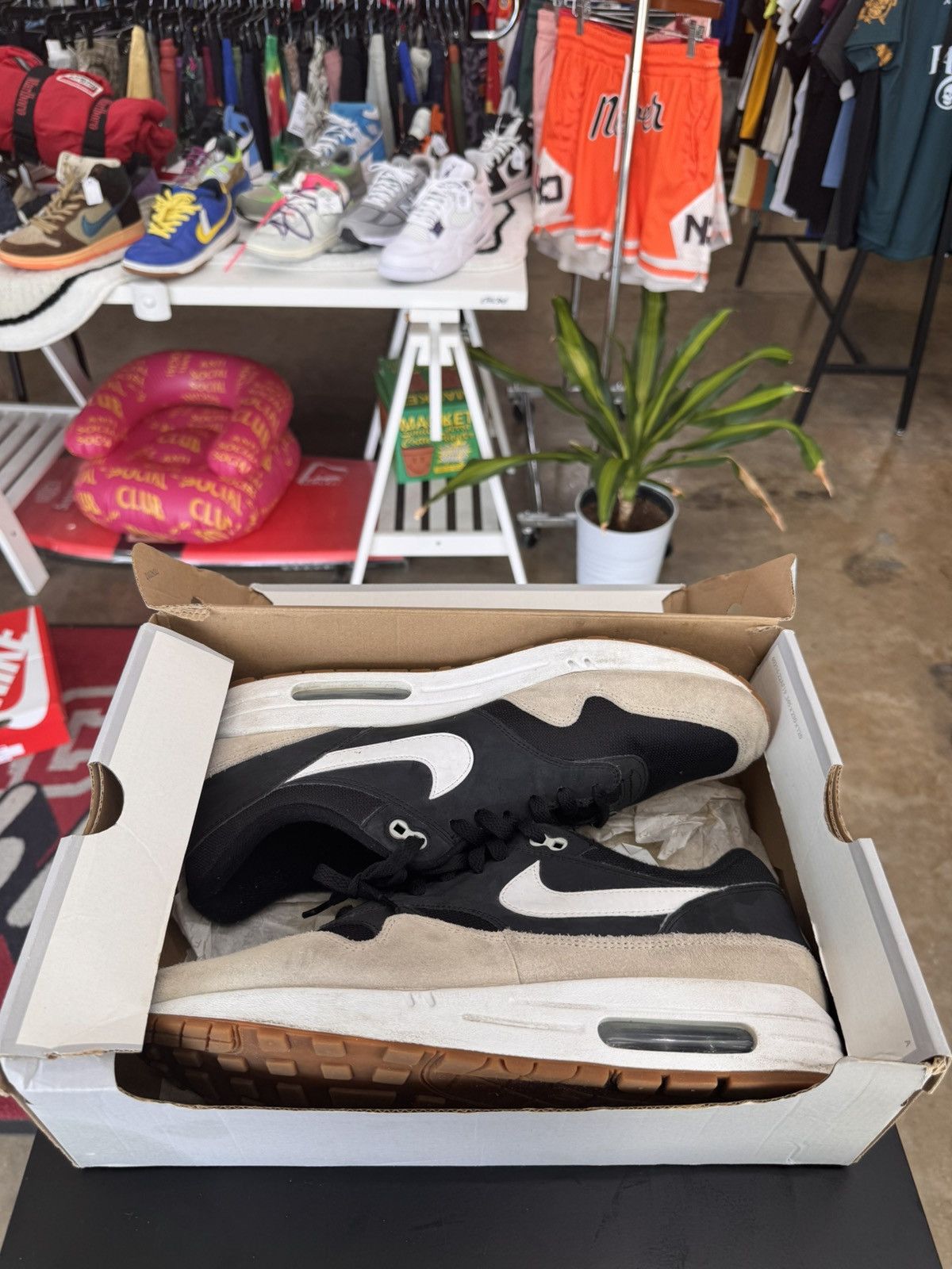 Nike Nike Air Max 1 Black Light Bone Sz. 13 (2018) Size US 13 / EU 46 - 10 Thumbnail