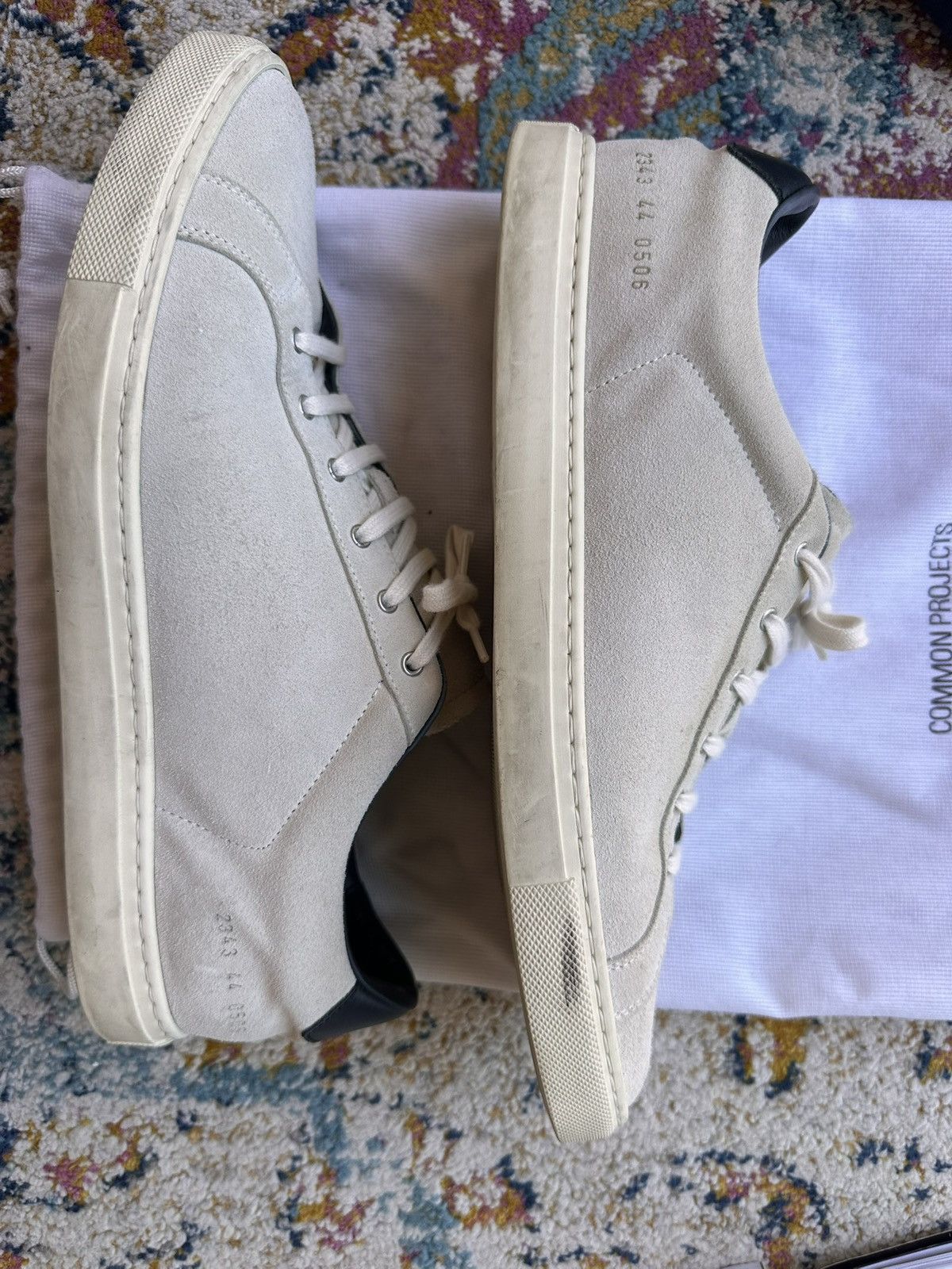 Common Projects Common Projects Retro Low Suede White & Balck Size US 11 / EU 44 - 2 Thumbnail