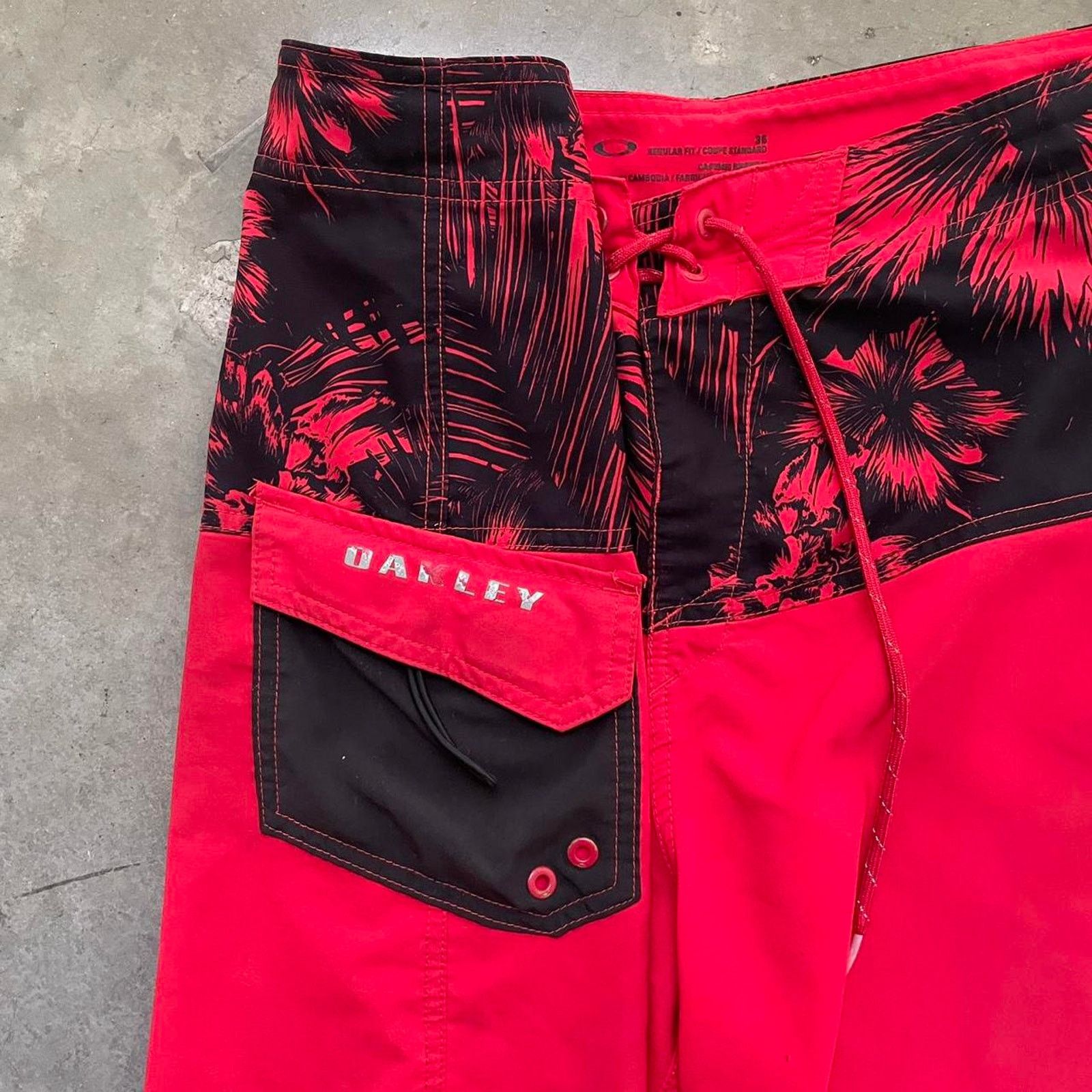 Oakley Oakley red pattern swim shorts Size US 36 / EU 52 - 4 Thumbnail