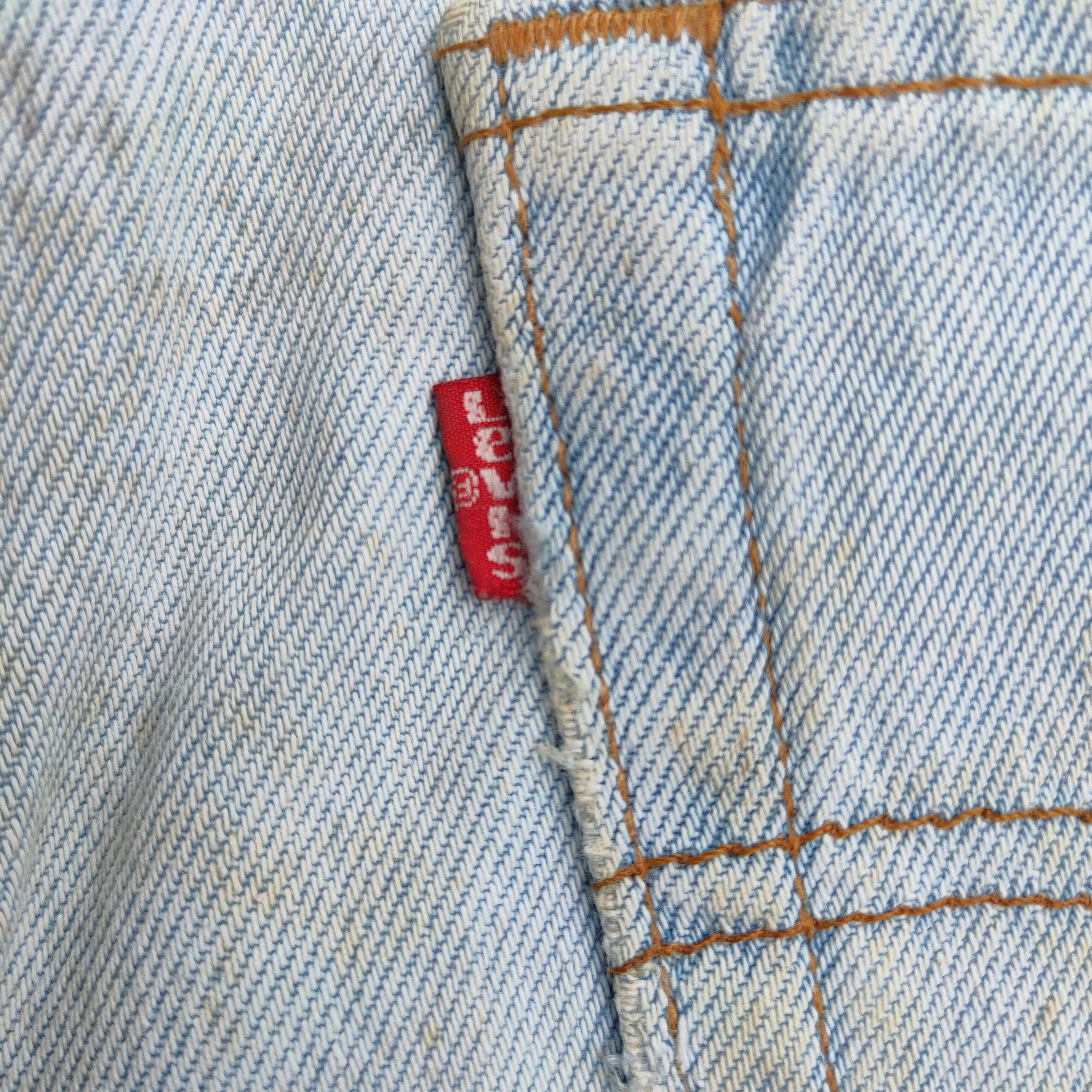 Levi's Vintage Clothing VINTAGE LEVI'S 501 USA LIGHT WASH RUSTY FADED JEAN DENIM Size US 32 / EU 48 - 14 Thumbnail