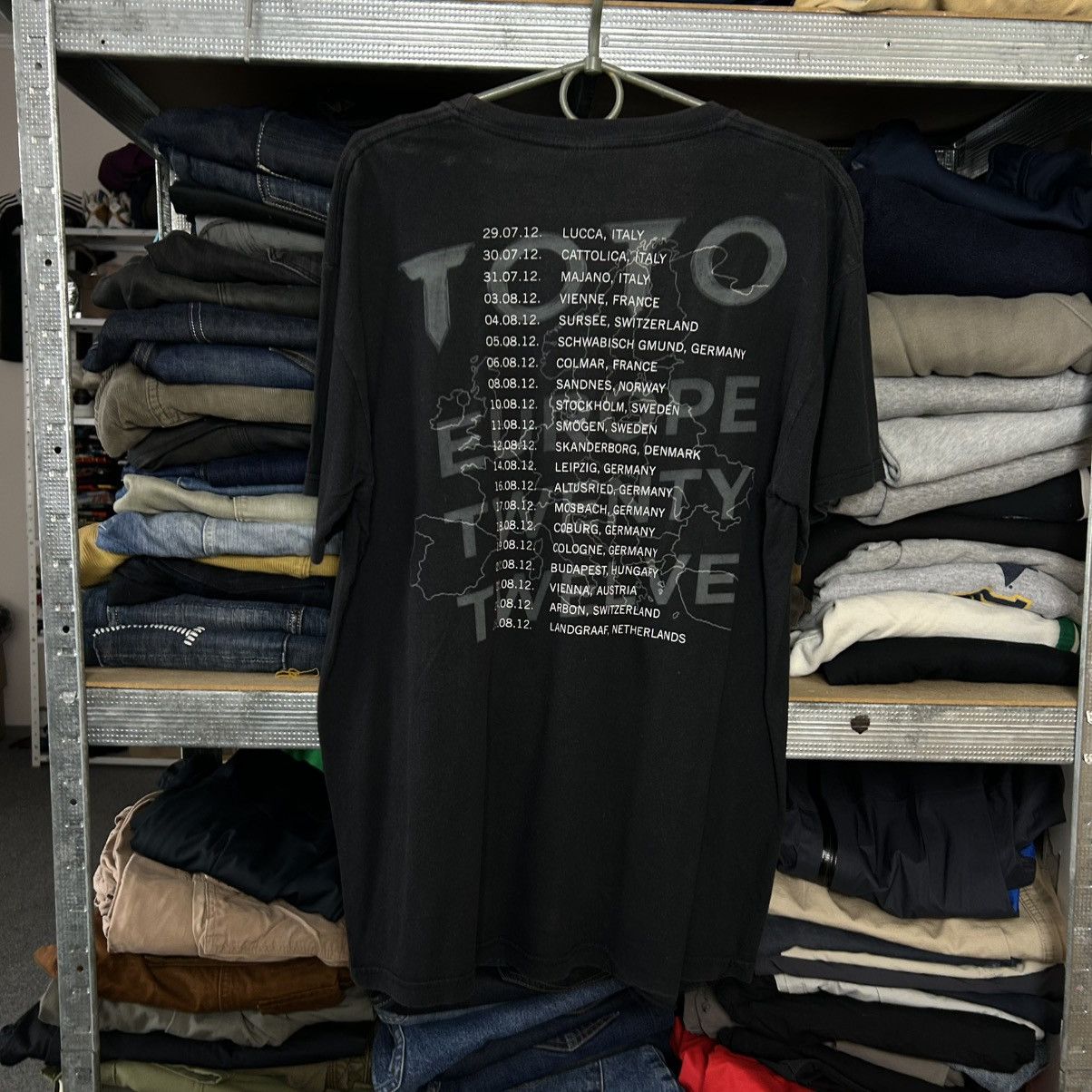 Band Tees Vintage Toto 2000’s tour Rock band big logo tee size L Size US L / EU 52-54 / 3 - 8 Thumbnail
