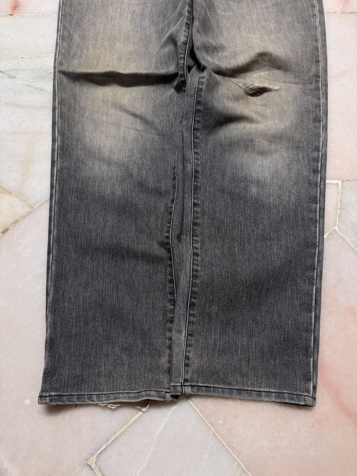 Edwin VINTAGE 2000s EDWIN CRAZY FADE DISTRESSED BAGGY Size US 32 / EU 48 - 4 Thumbnail