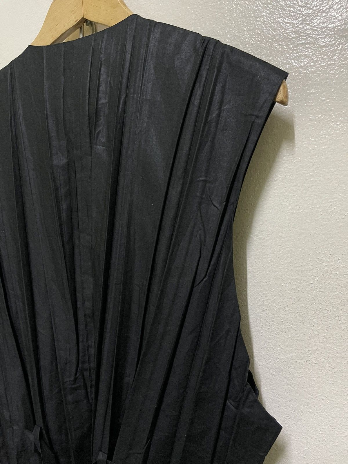 Issey Miyake × Japanese Brand Issey Miyake Men Vest Pleated Pocket Buckle Back SS1997 Size US L / EU 52-54 / 3 - 9 Thumbnail