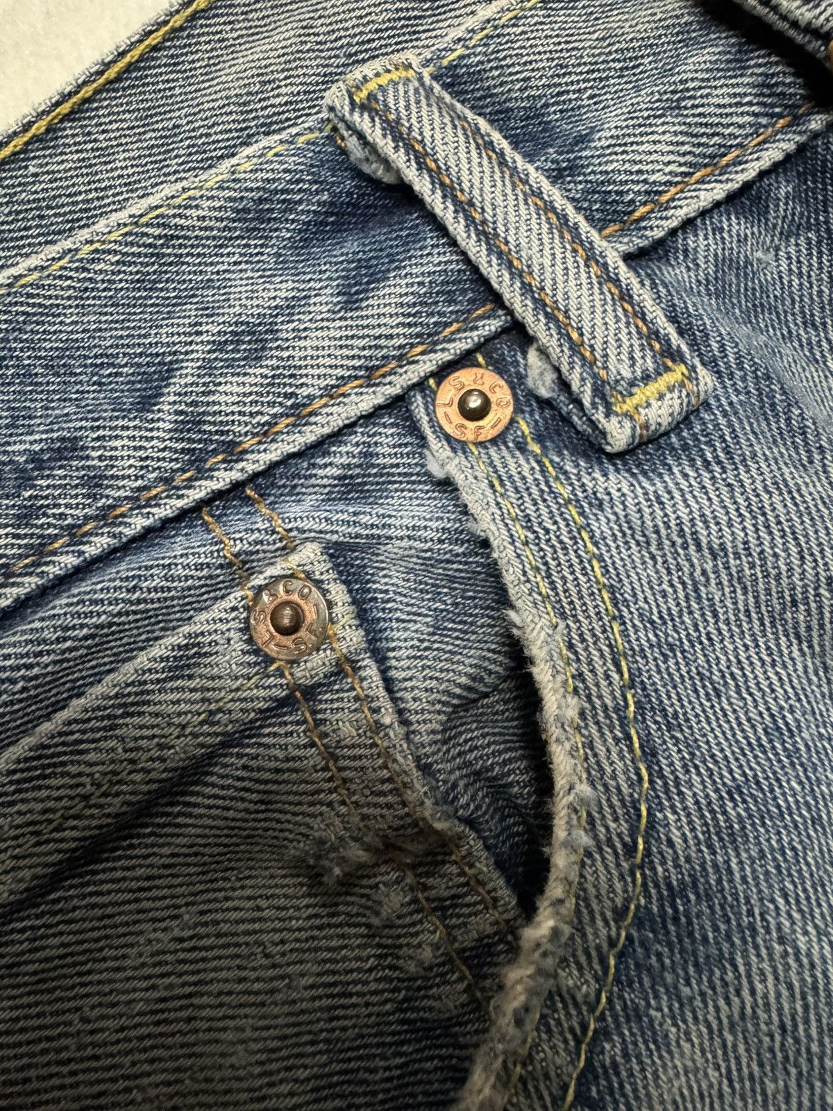 Levi's VINTAGE 2000s LEVI’S PATCHWORK THRASHED BLUE JEANS Size US 35 - 8 Thumbnail