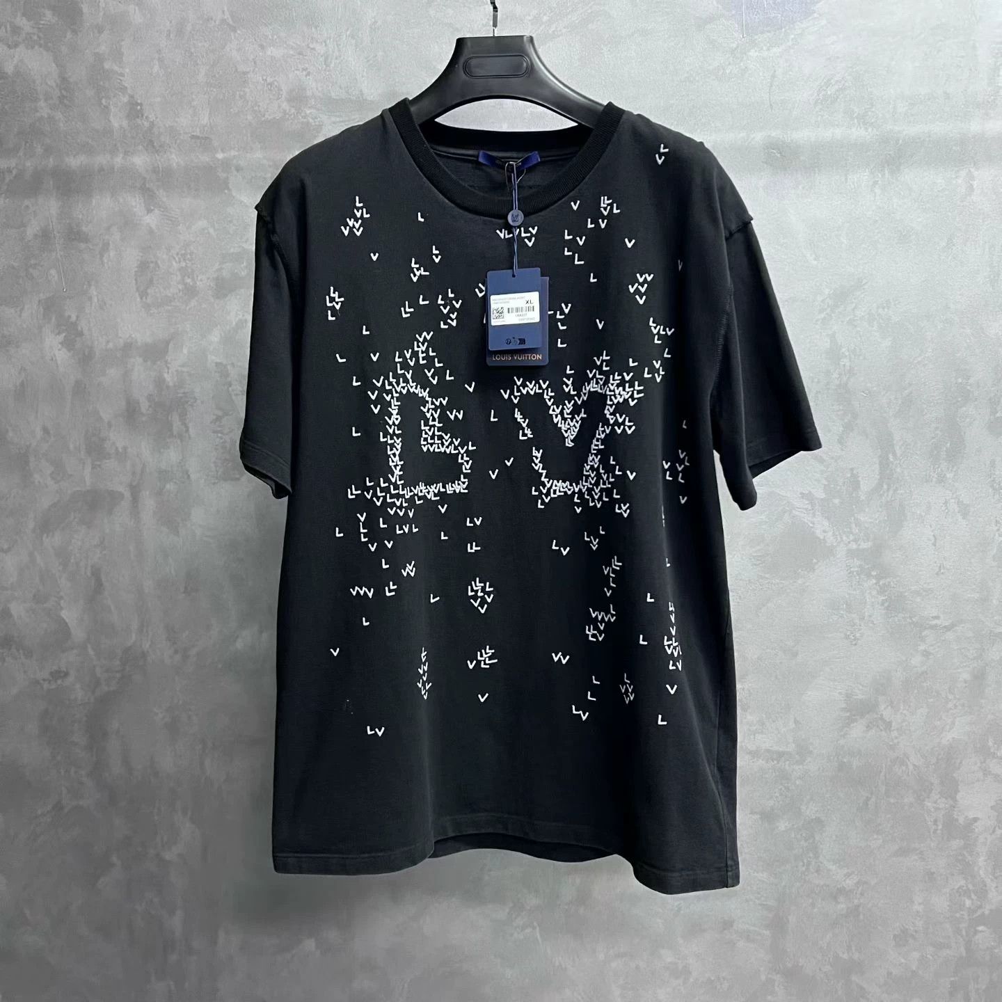 Louis Vuitton Louis Vuitton Retro Graphic Black T-Shirt XL Women Size XL / US 12-14 / IT 48-50 - 1 Thumbnail