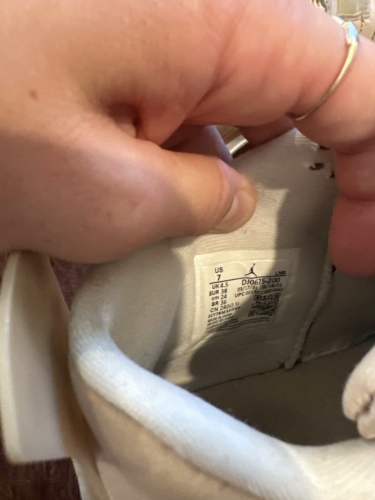 Jordan Brand Jordan 4 Shimmer size 7 Size US 7 / IT 37 - 3 Thumbnail