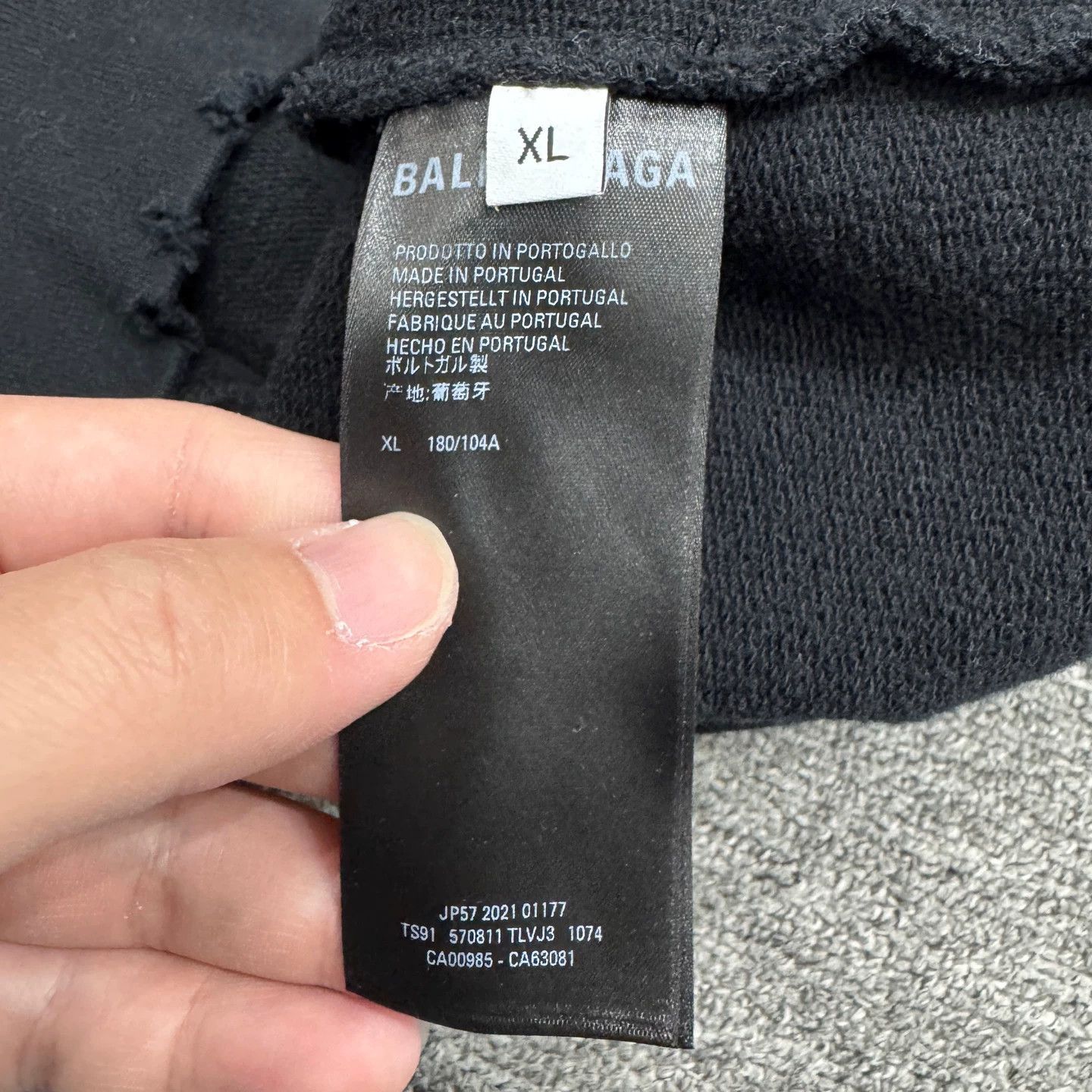 Balenciaga Balenciaga distressed hoodie xl 95new stains Size US XL / EU 56 / 4 - 3 Thumbnail