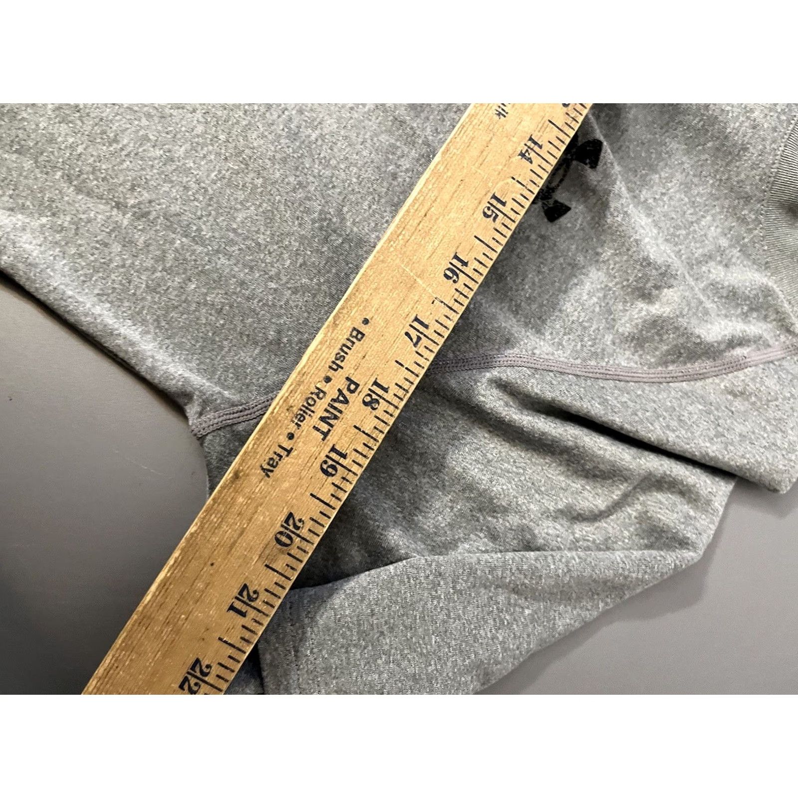 Under Armour Under Armour T-Shirt Men’s Short Sleeve Gray Crew Neck HeatGear Distre Logo Graphic Size US M / EU 48-50 / 2 - 5 Thumbnail
