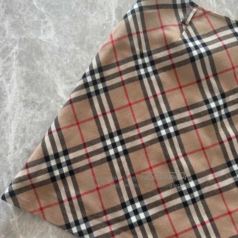Burberry Burberry Wool Mini Skirt in Khaki. Size 23" - 3 Thumbnail