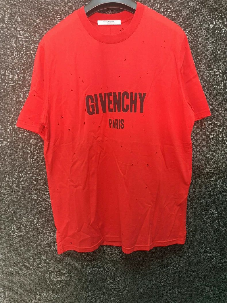 Givenchy Givenchy Classic Red Small Hole Casual Short Sleeve Size US M / EU 48-50 / 2 - 1 Thumbnail