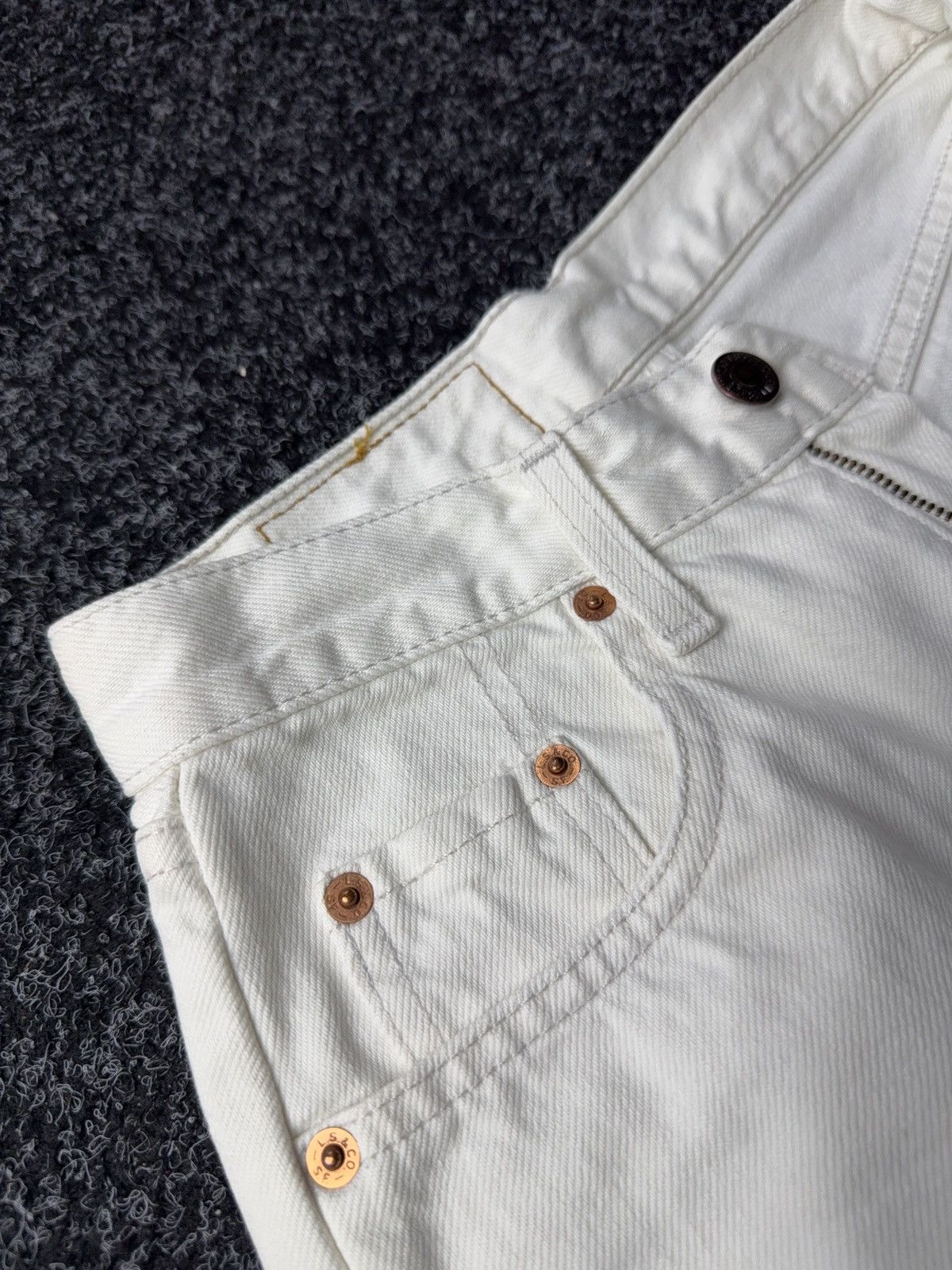 Levi's Vintage Clothing Vintage Levi’s 501 White Denim Jeans Orange Tab W25 L32 Size 25" / US 0 / IT 36 - 9 Thumbnail
